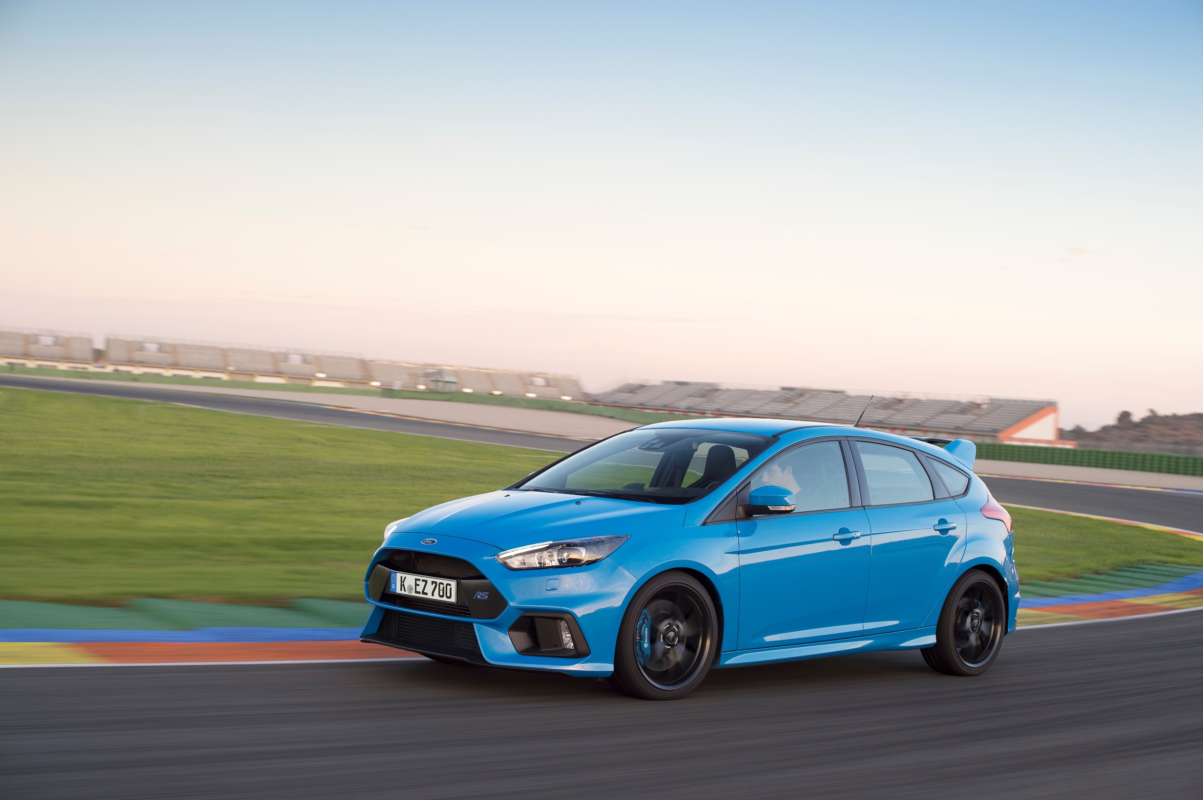 Third-generation Focus RS pioneers innovative Ford Performance All Wheel Drive.jpg