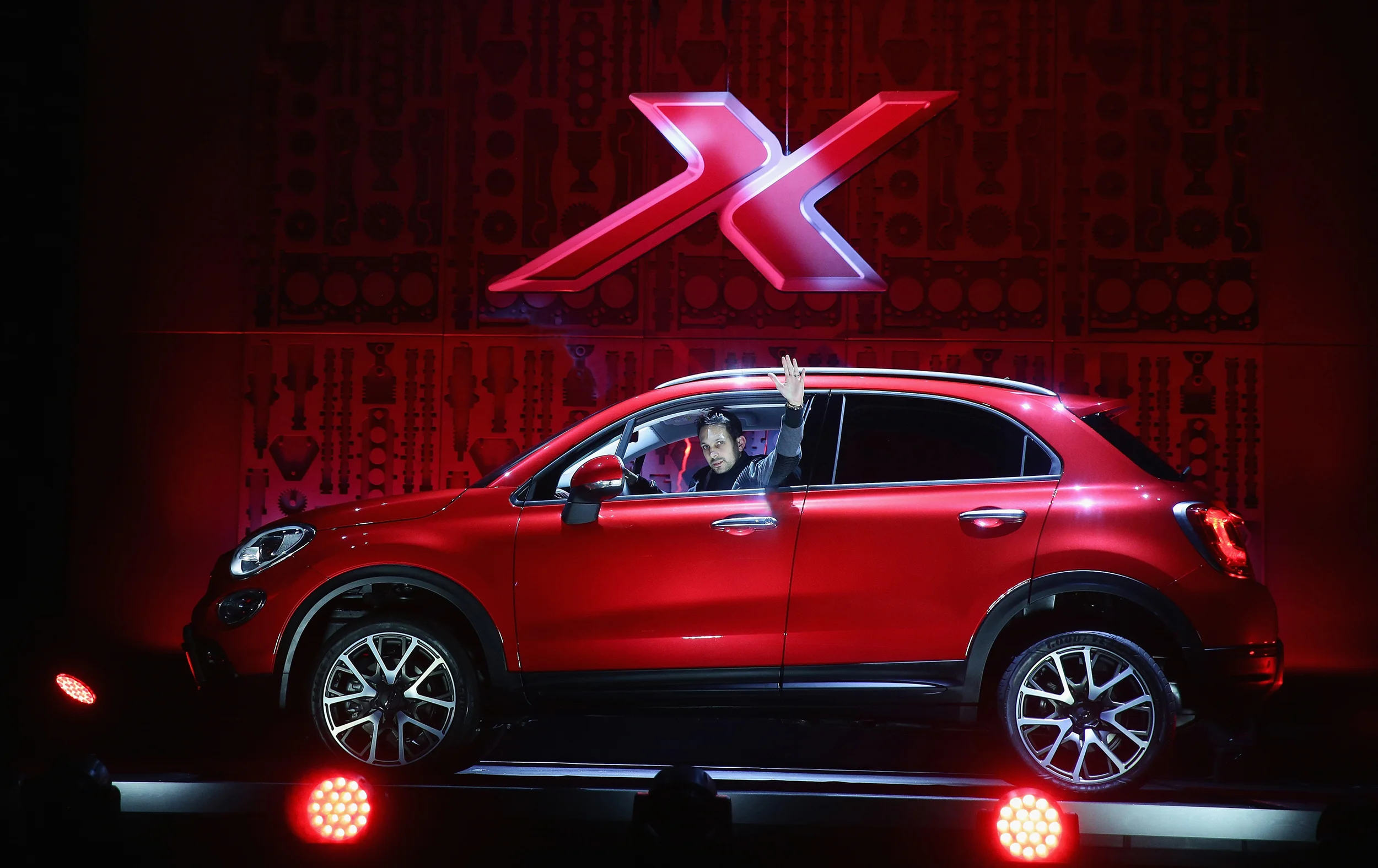 VIDEO: Dynamo stunt launches new Fiat 500X 