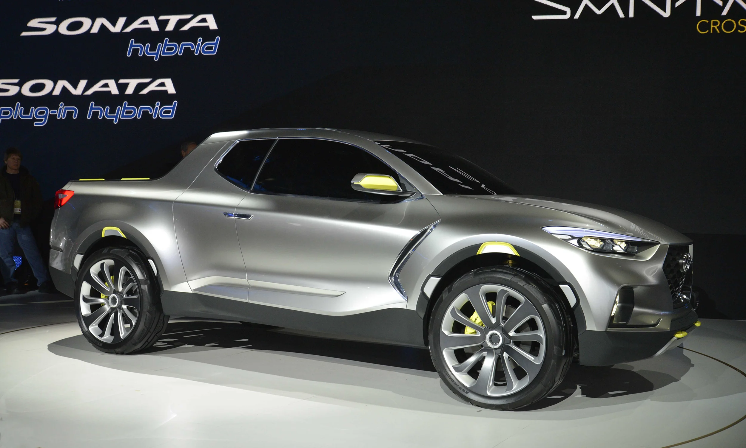 VIDEO: Hyundai unveils Santa Cruz Concept at NAIAS