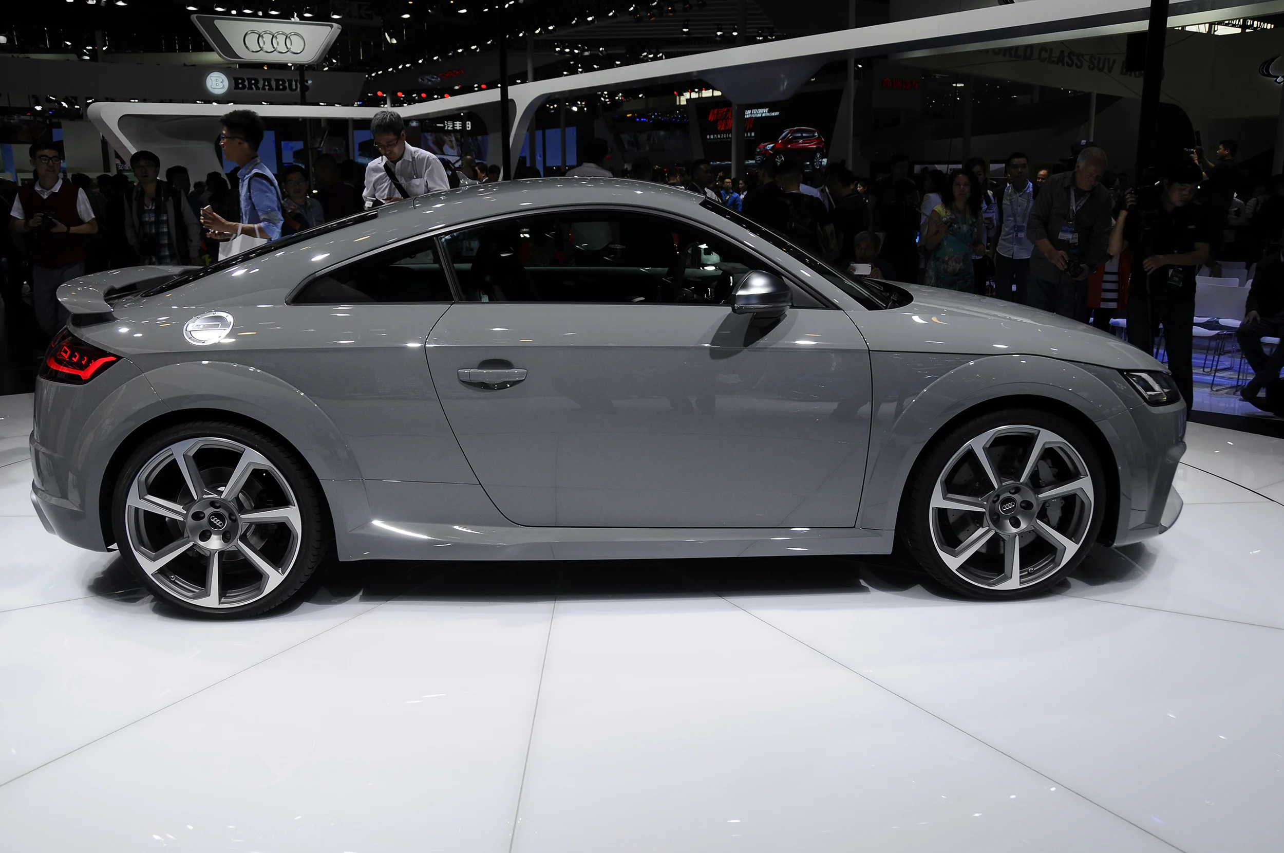 VIDEO: Audi unveils all-new TT RS Roadster and Coupé