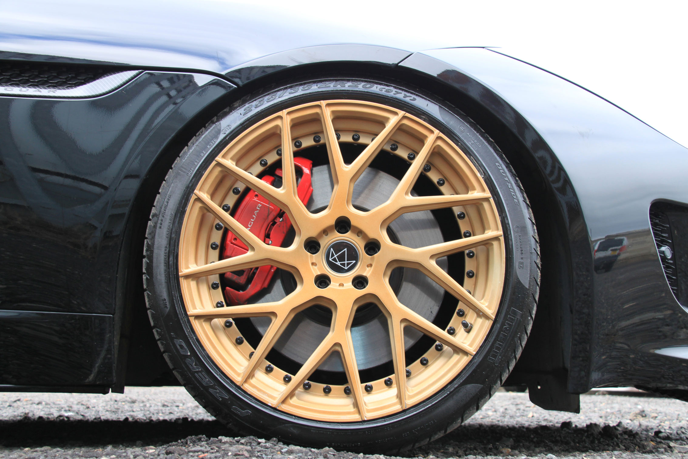 jaguar-F-type-wheel-gold.jpg