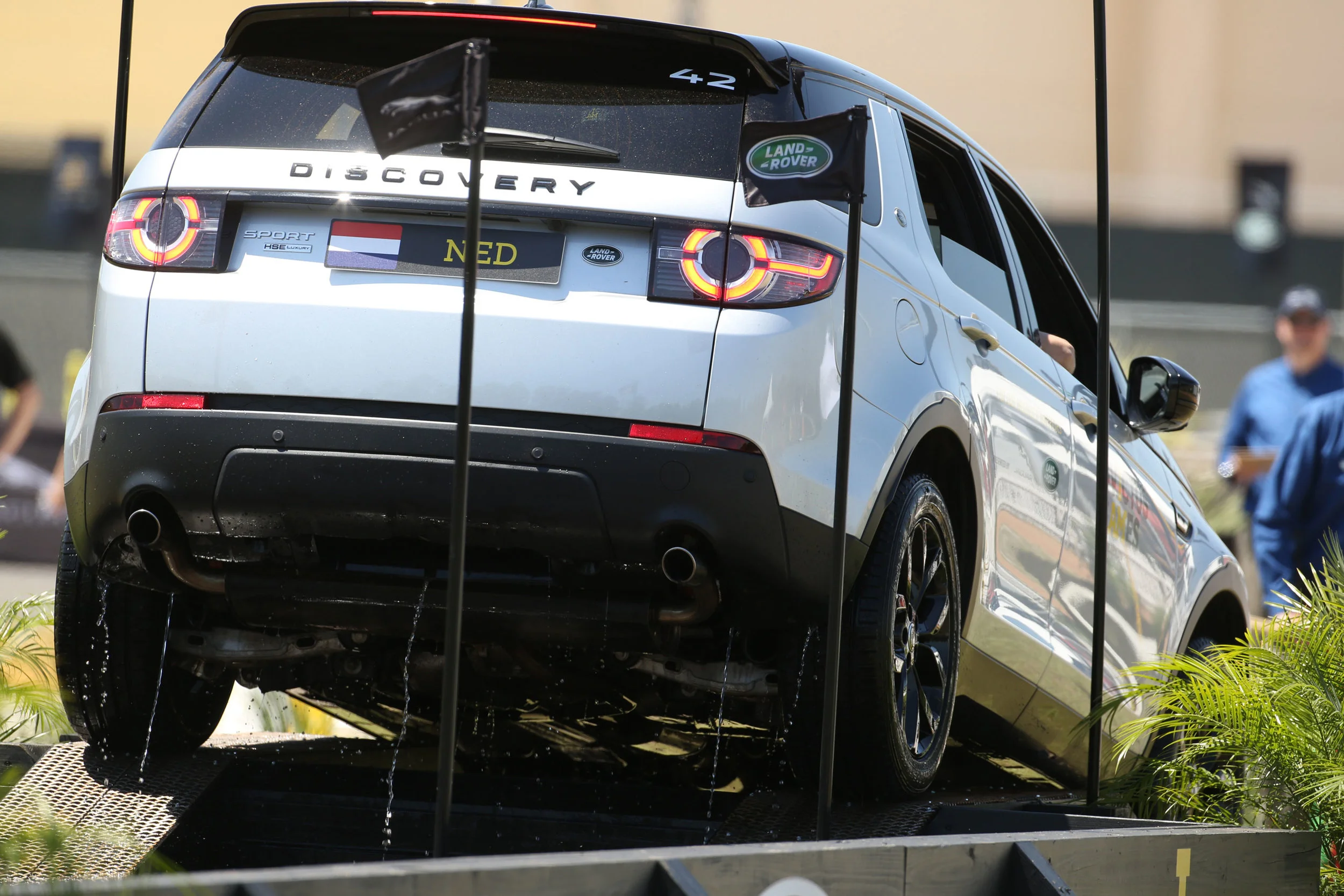 Prince Harry takes on JLR Driving Challenge at Invictus Games — New Car Net