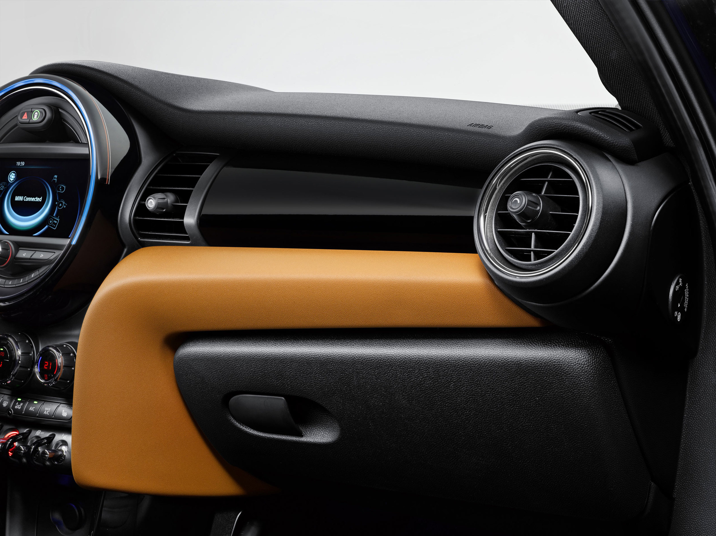 P90211179_highRes_mini-cooper-s-5-door.jpg