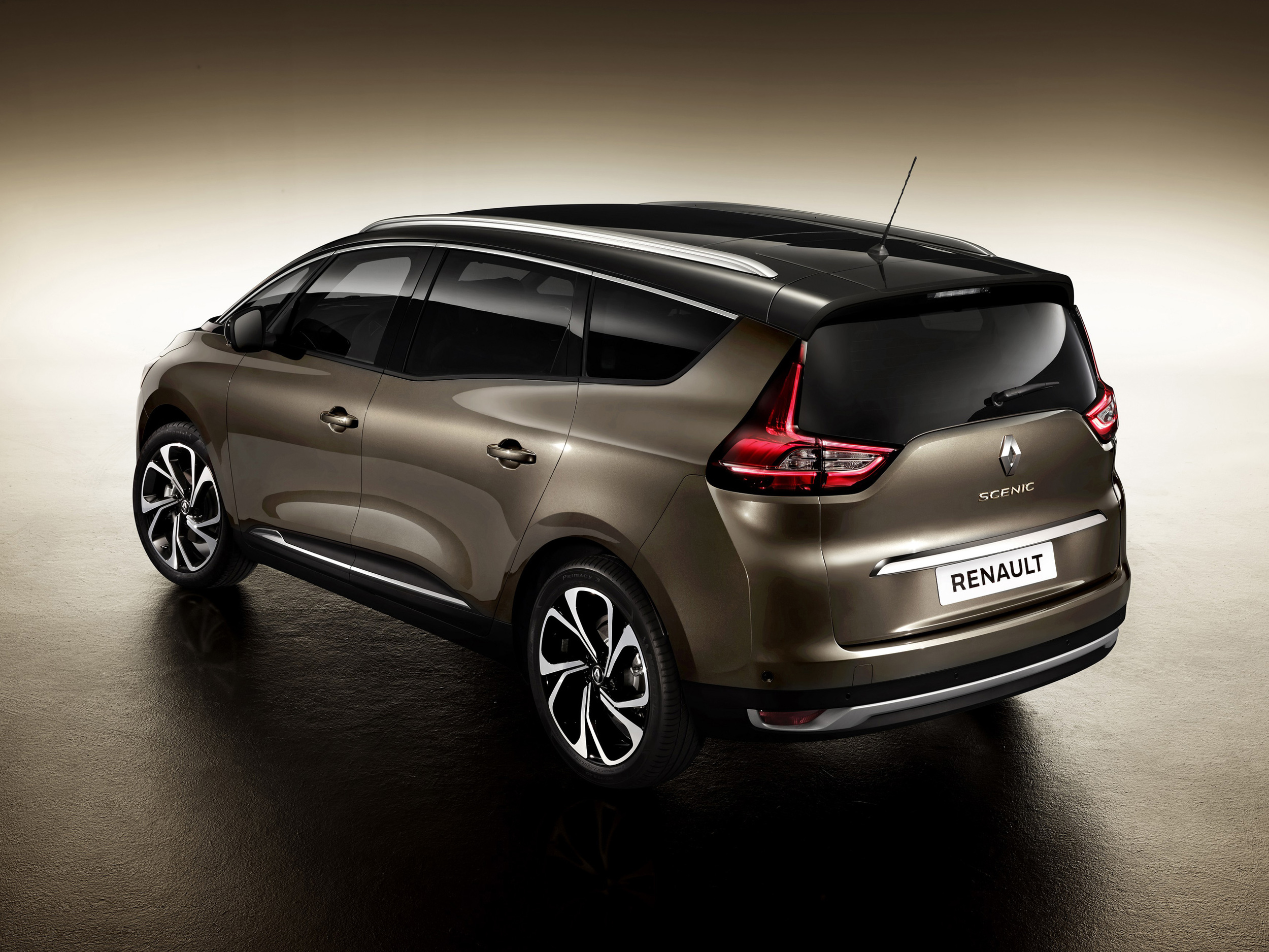 Renault-Grand-Scenic-(1).jpg