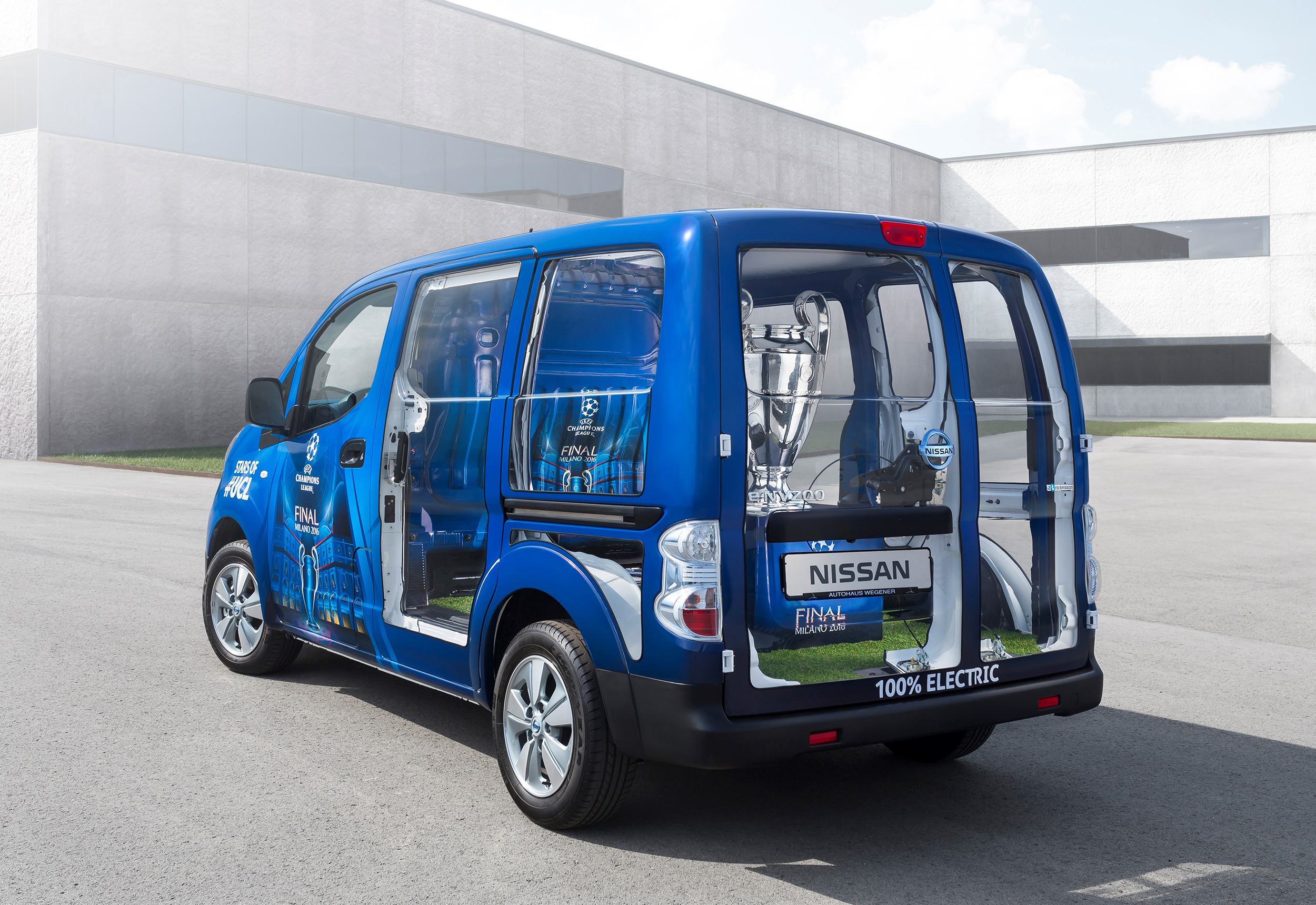 Nissan_Milan_UEFA_04.jpg