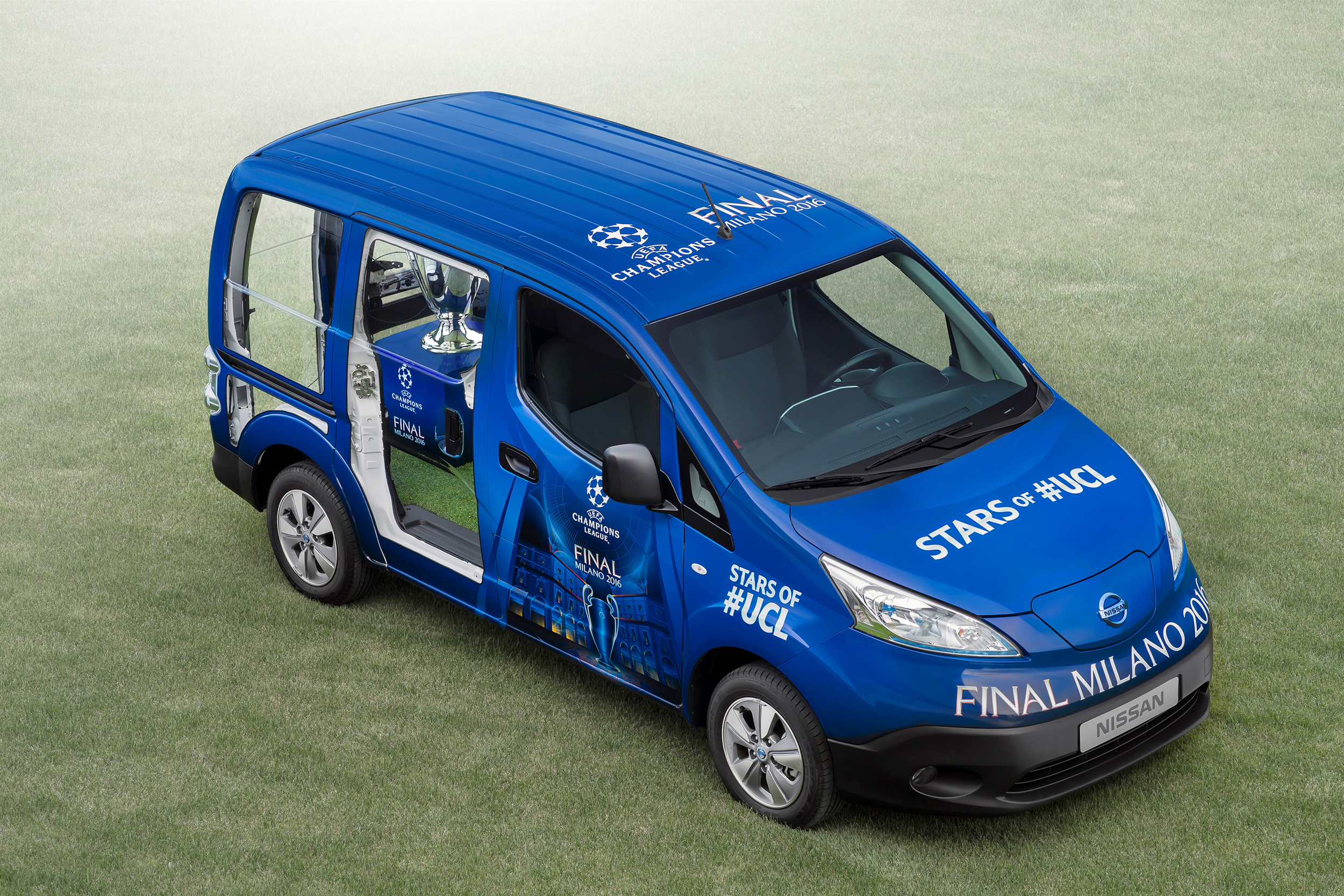 Nissan_Milan_UEFA_07.jpg