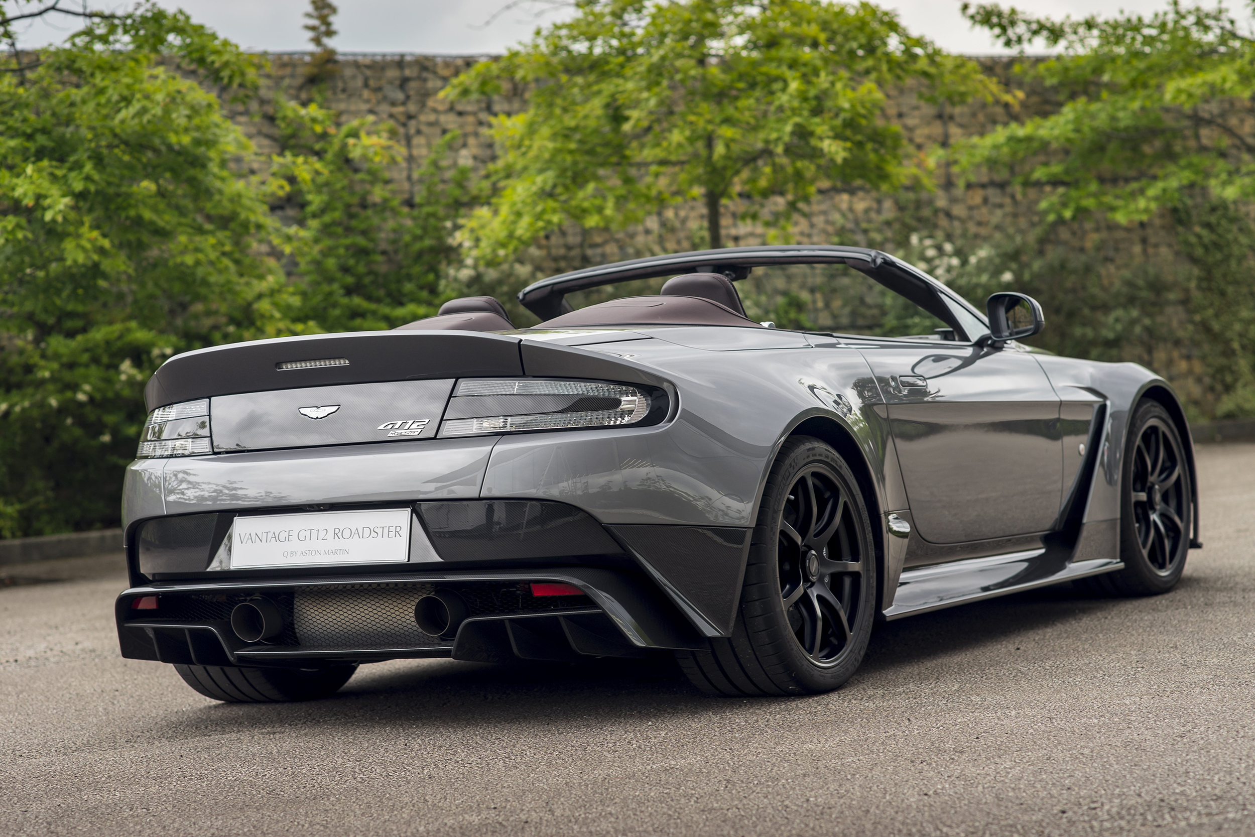 Vantage GT12 Roadster_02.jpg