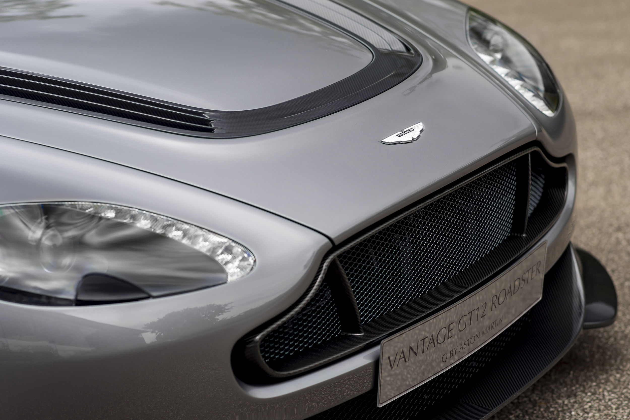 Vantage GT12 Roadster_07.jpg