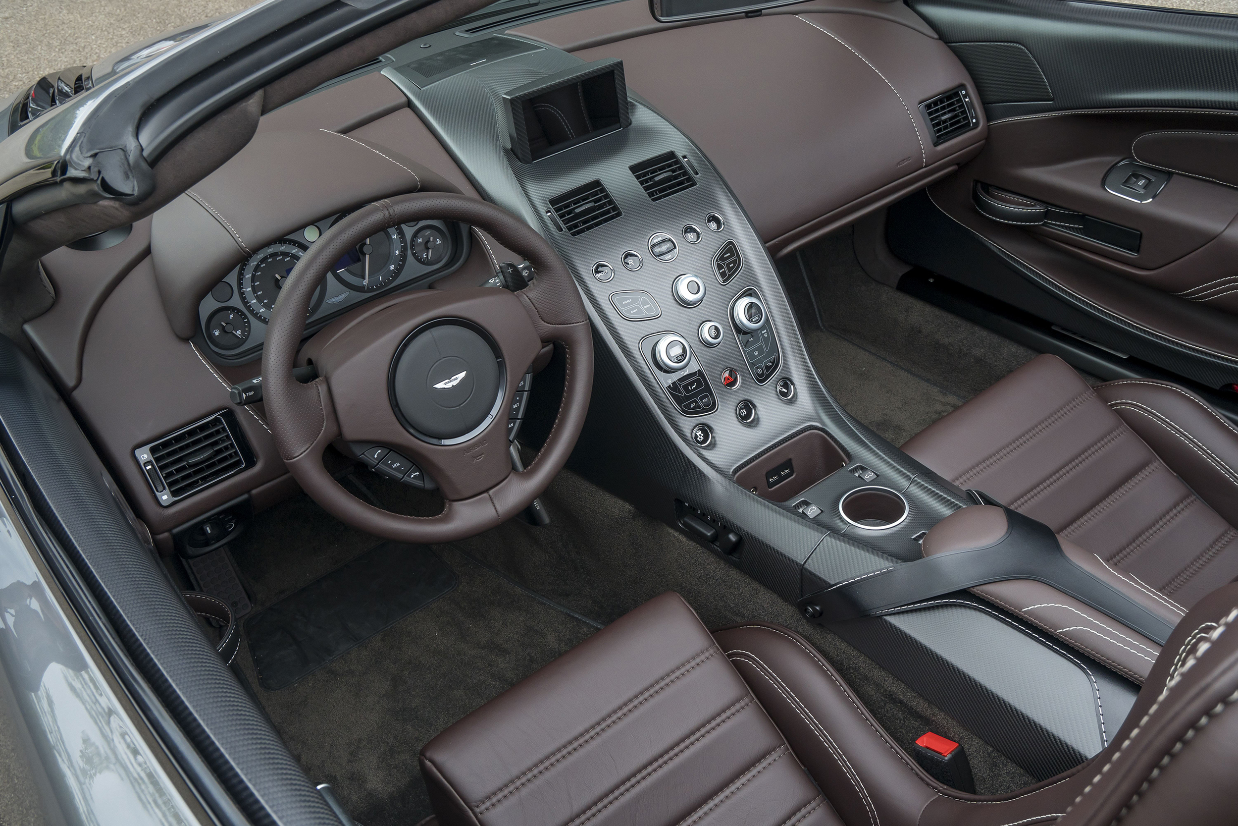 Vantage GT12 Roadster_12.jpg