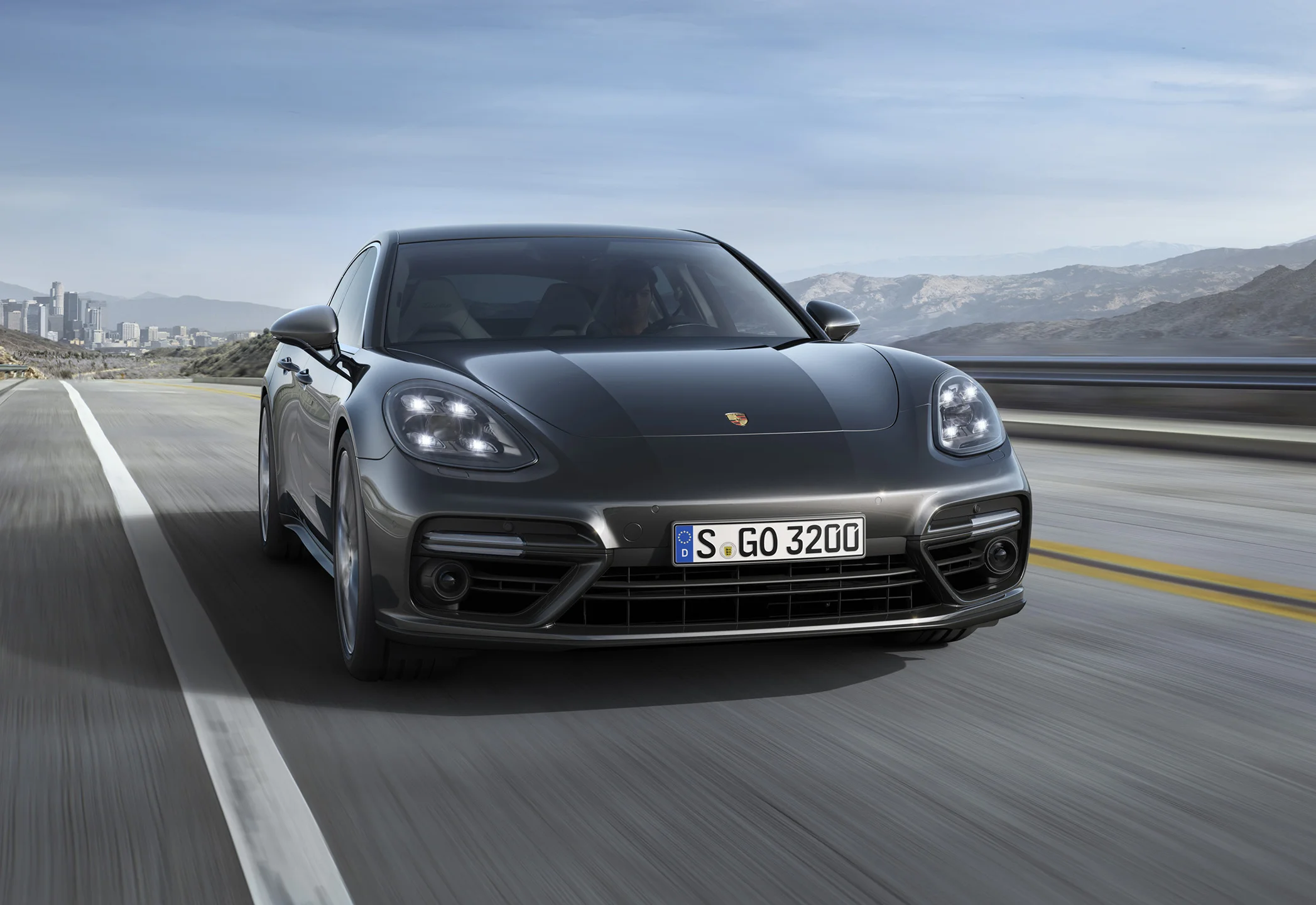 VIDEO: New Porsche Panamera unveiled