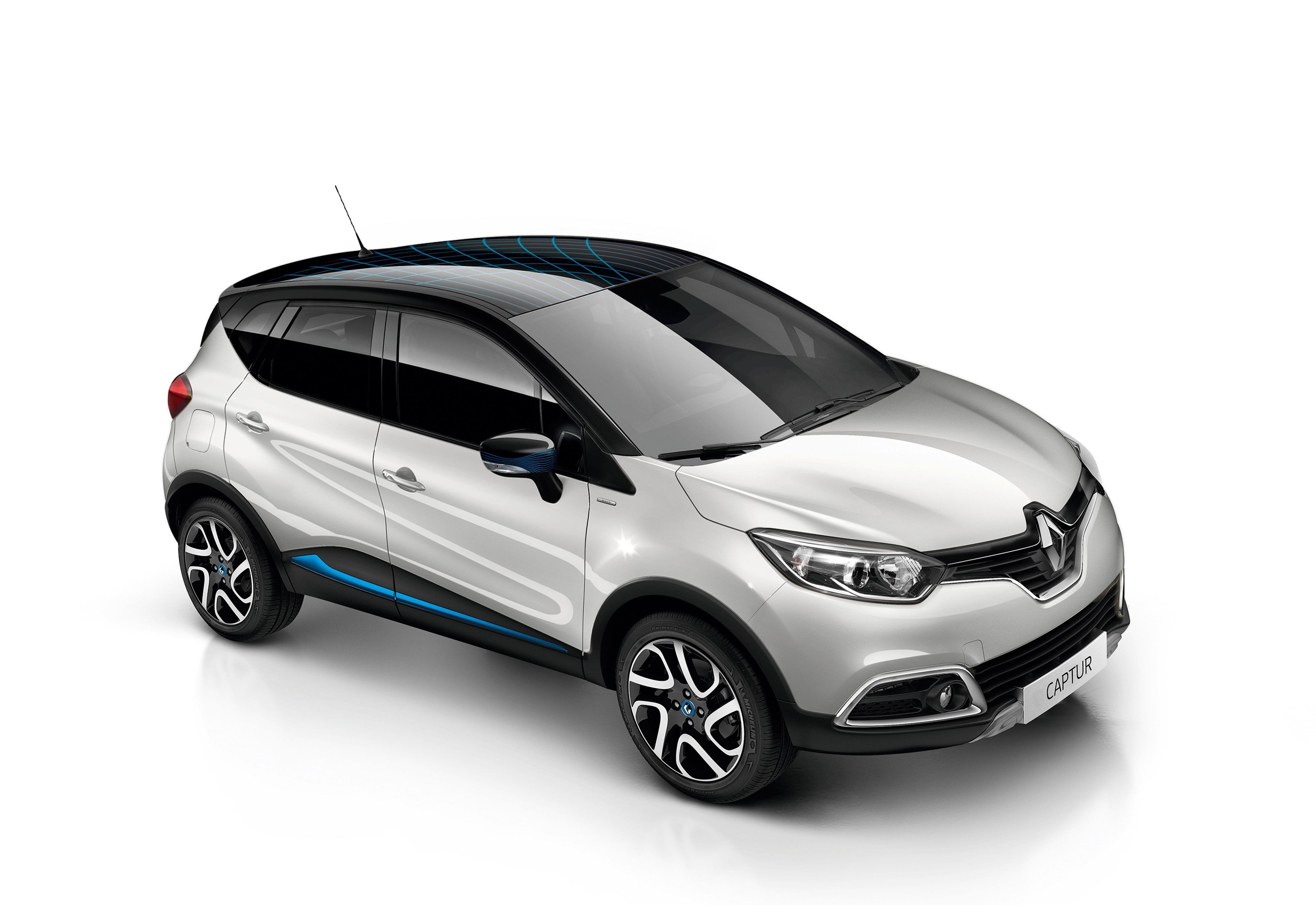 Renault_Captur_Iconic_Nav_Special_Edition_010716_(2).jpg
