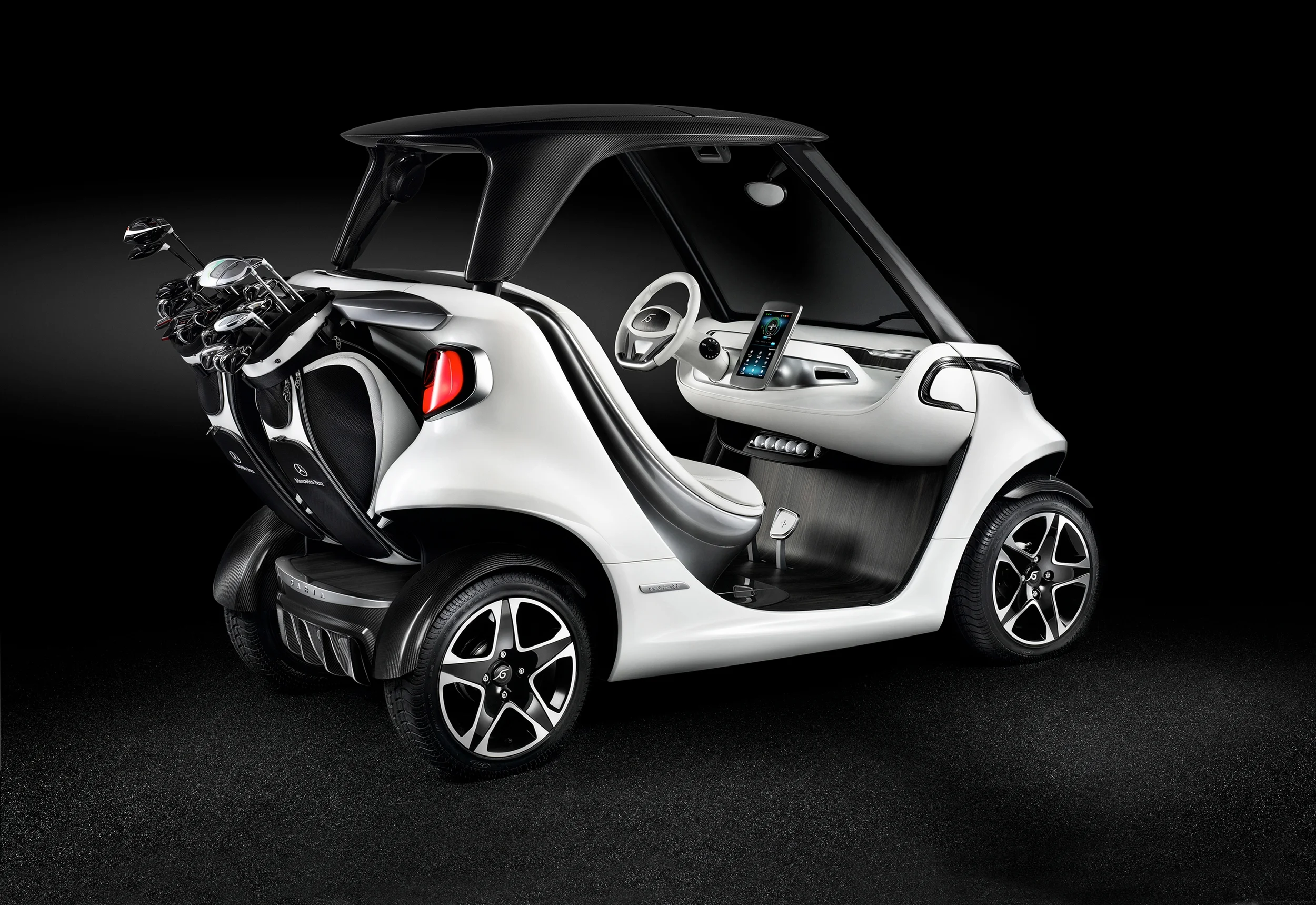 VIDEO: Mercedes unveils new Golf buggy