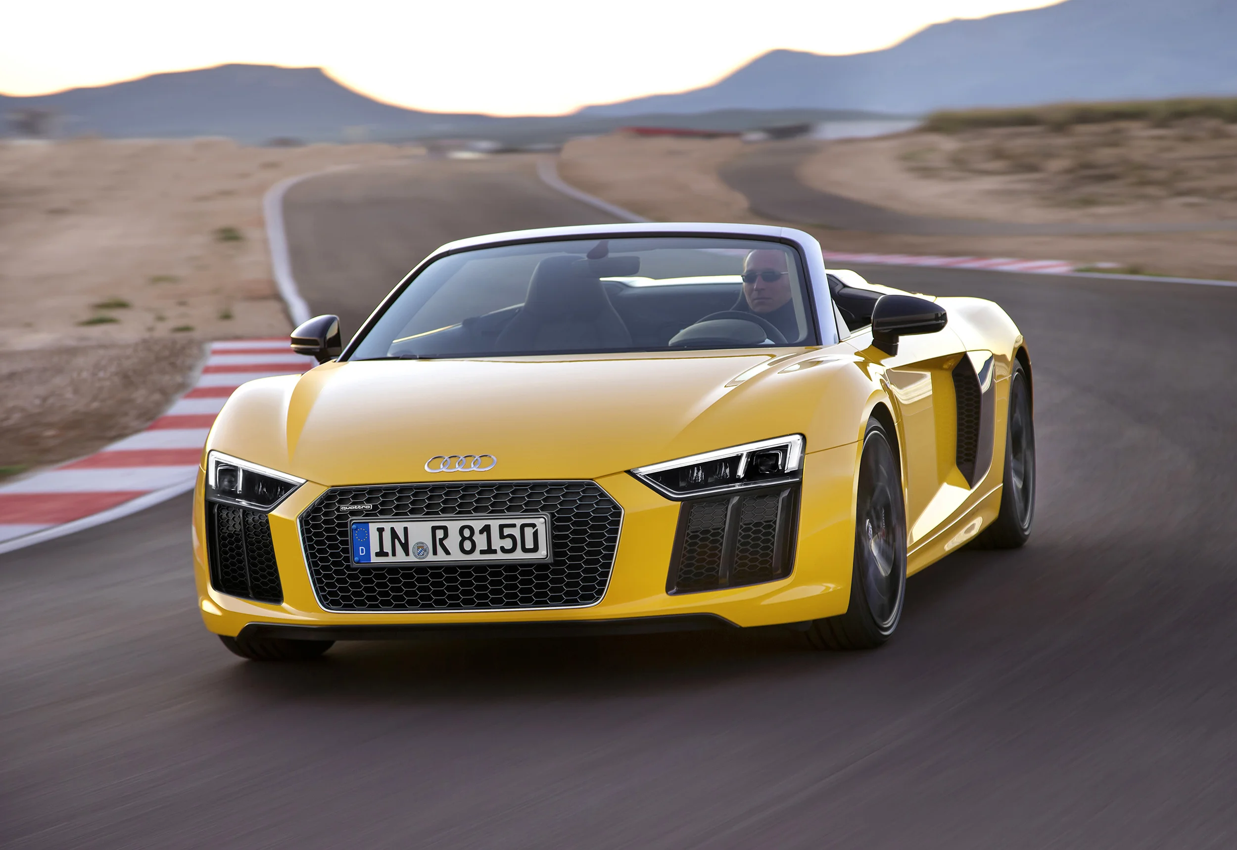 VIDEO: New Audi R8 Spyder V10