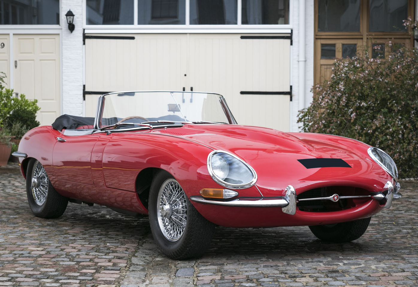 1. Jaguar E-Type Roadster front-side.jpg