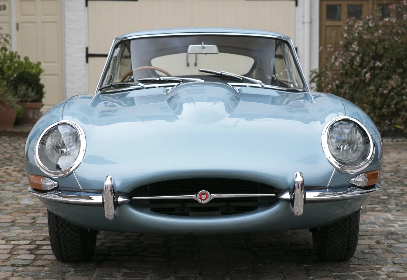 2. Jaguar E-Type FHC-front.jpg