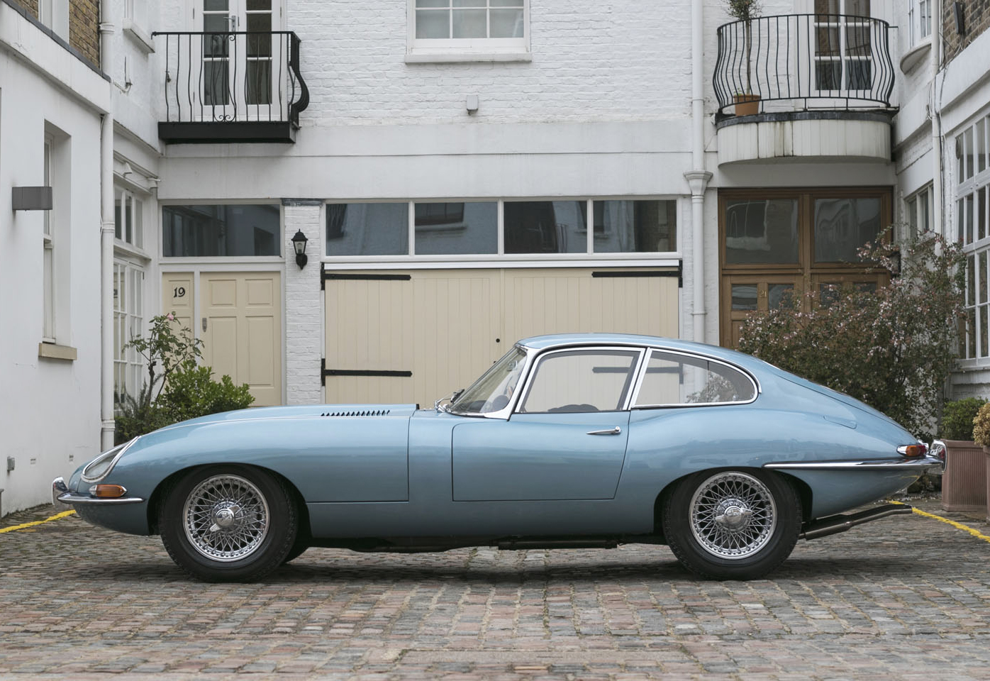 3. Jaguar E-Type FHC side.jpg