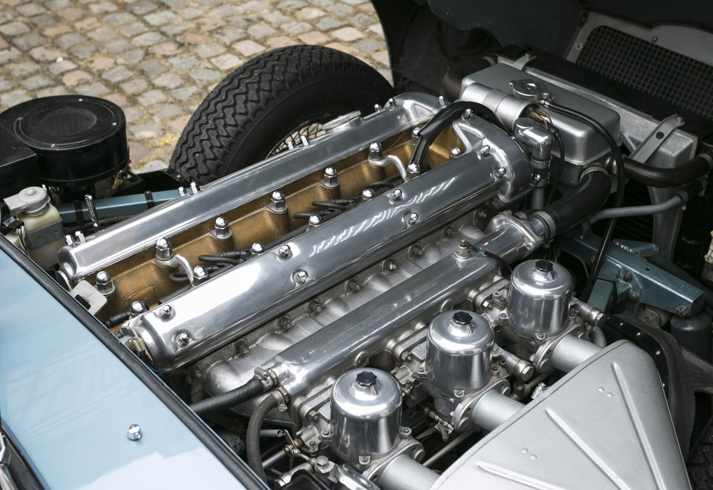 6. Jaguar E-type FHC engine.jpg