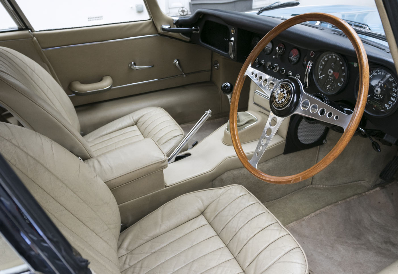 7. Jaguar E-type FHC driver-seat.jpg