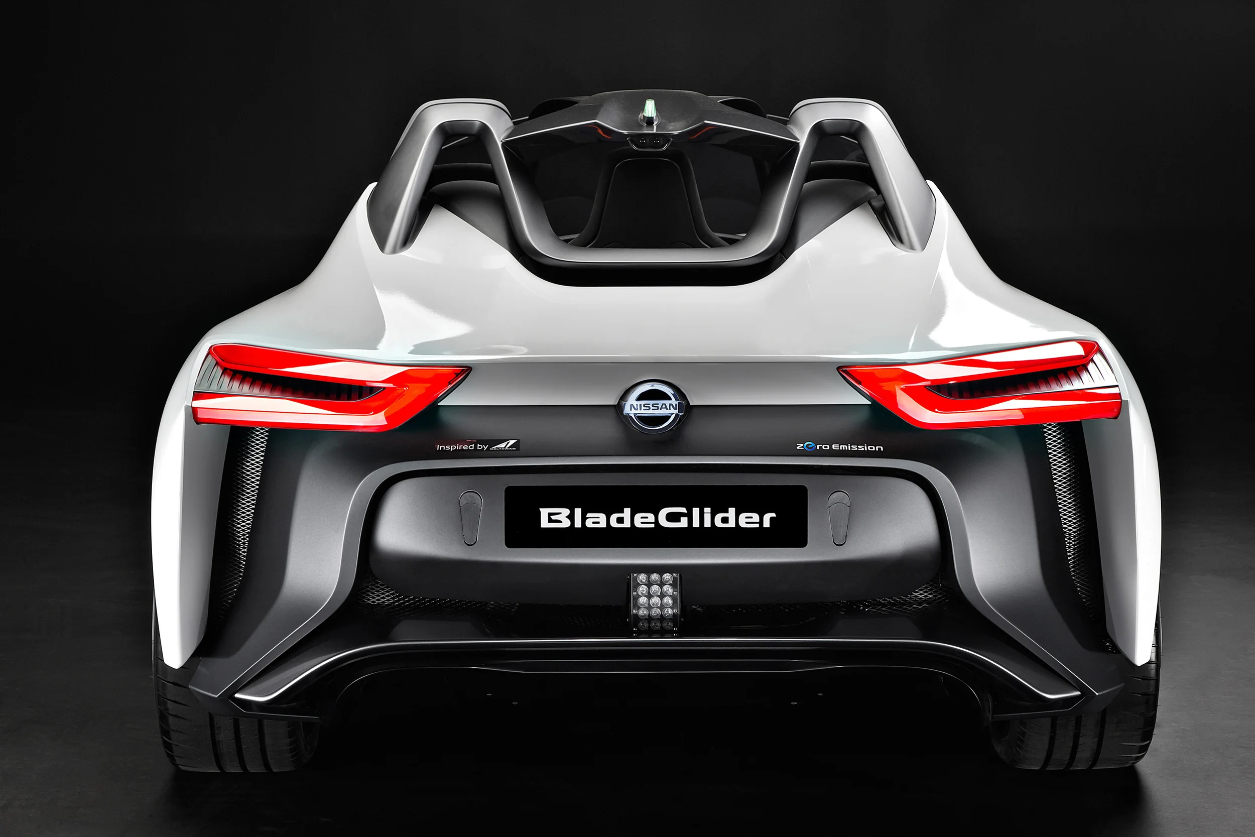 VIDEO: Nissan unveils BladeGlider prototype