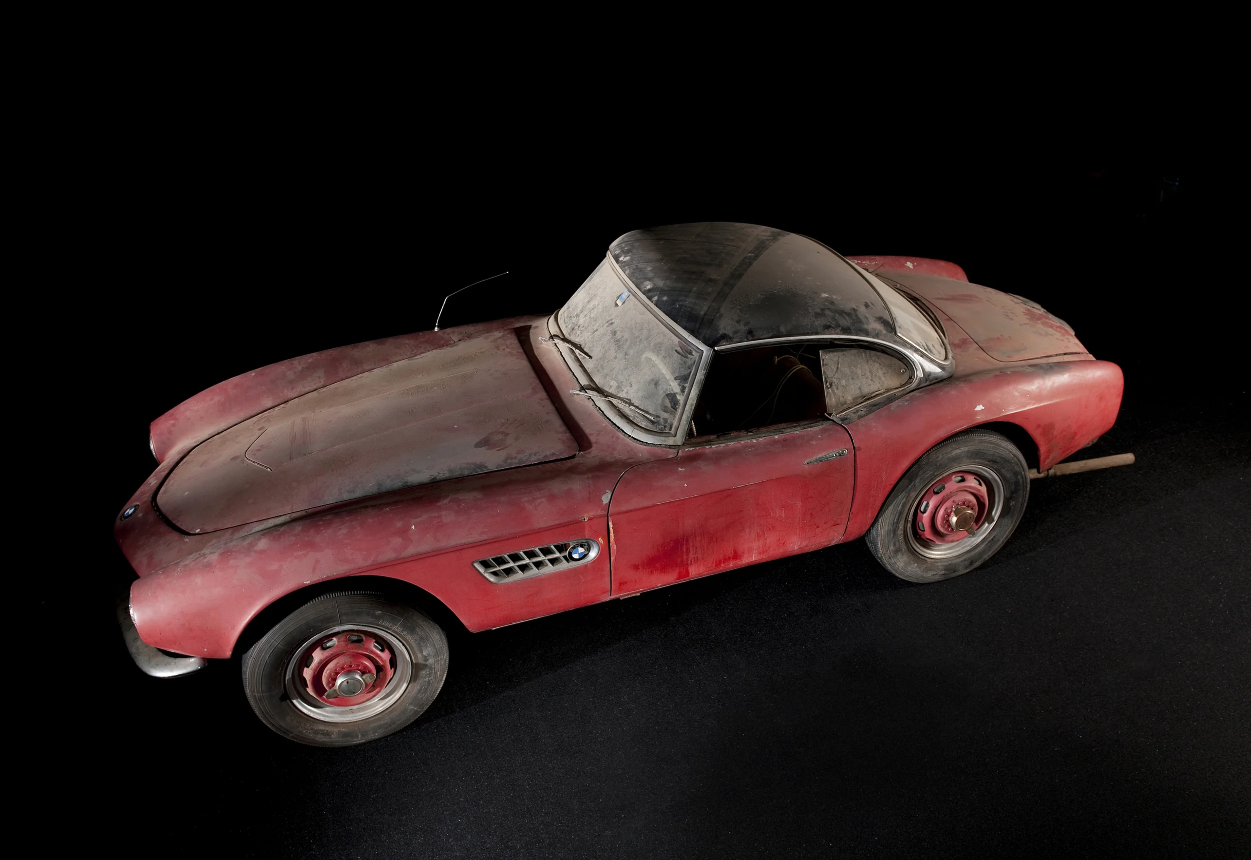 VIDEO: Elvis Presley’s BMW 507 restored to former glory