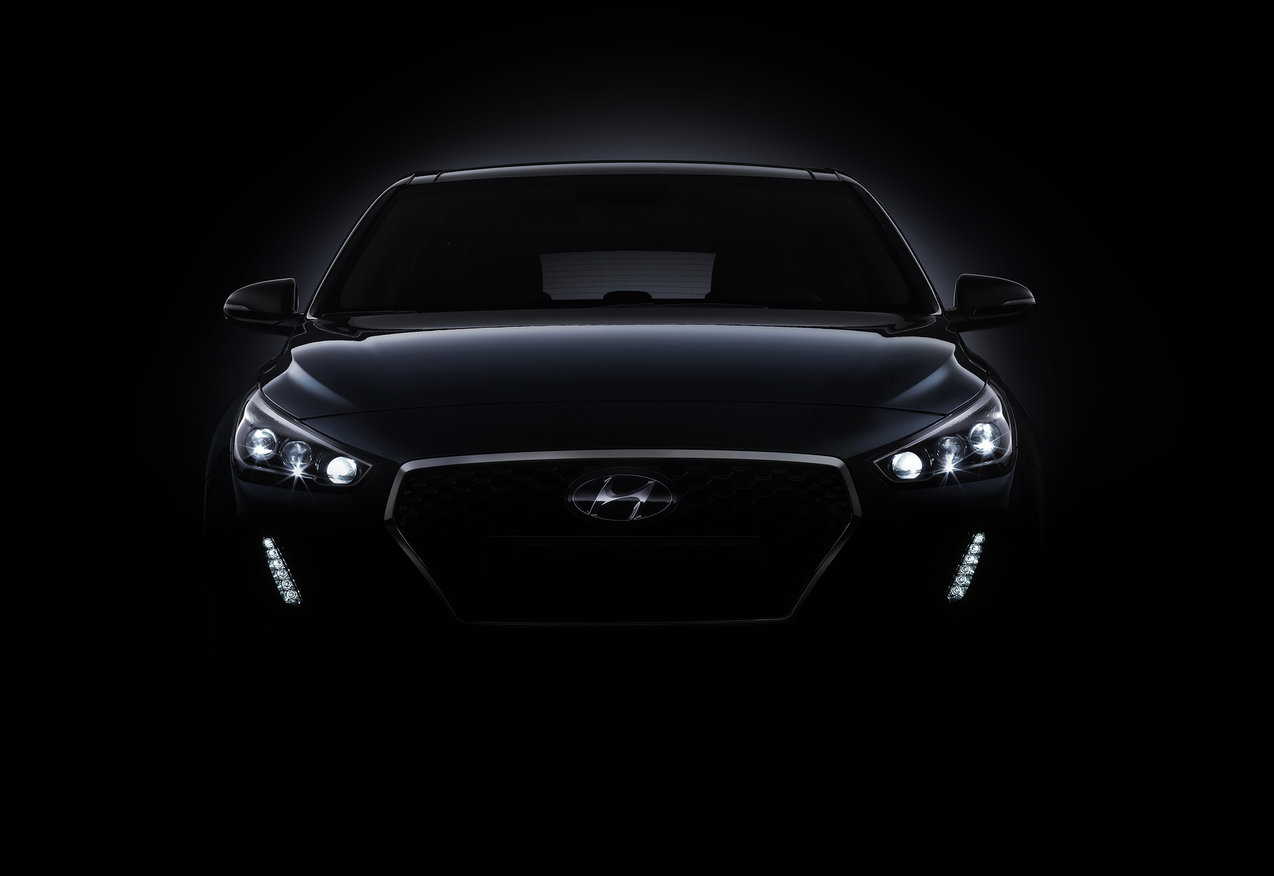 new_generation_hyundai_i30_teaser_front.jpg