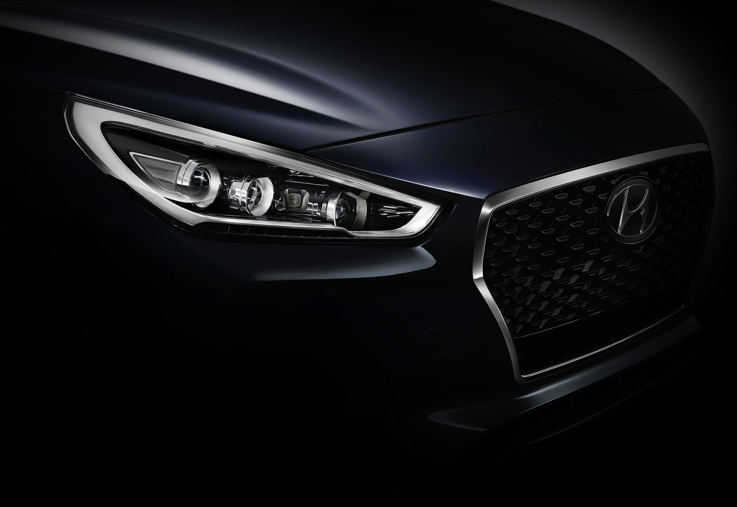 new_generation_hyundai_i30_teaser_grille.jpg