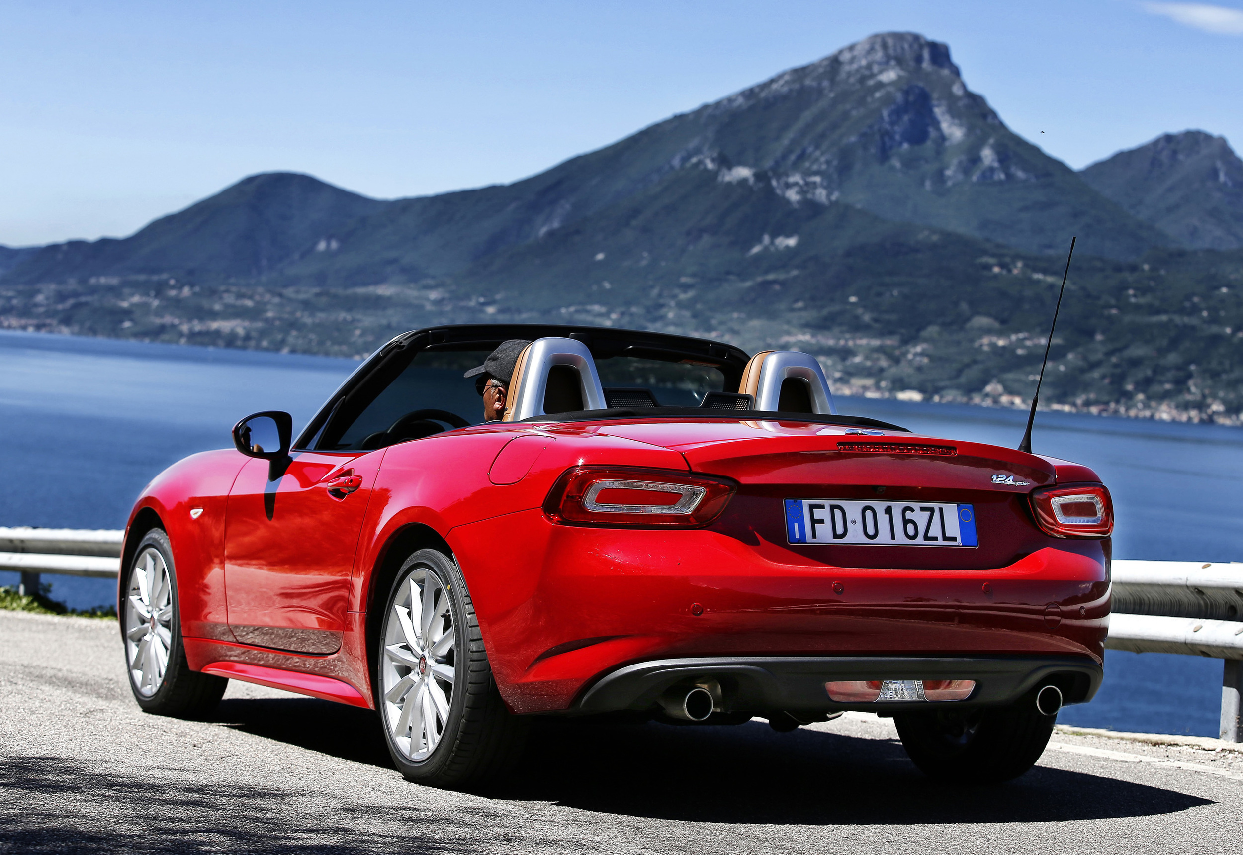Fiat-124-Spider-_03-.jpg