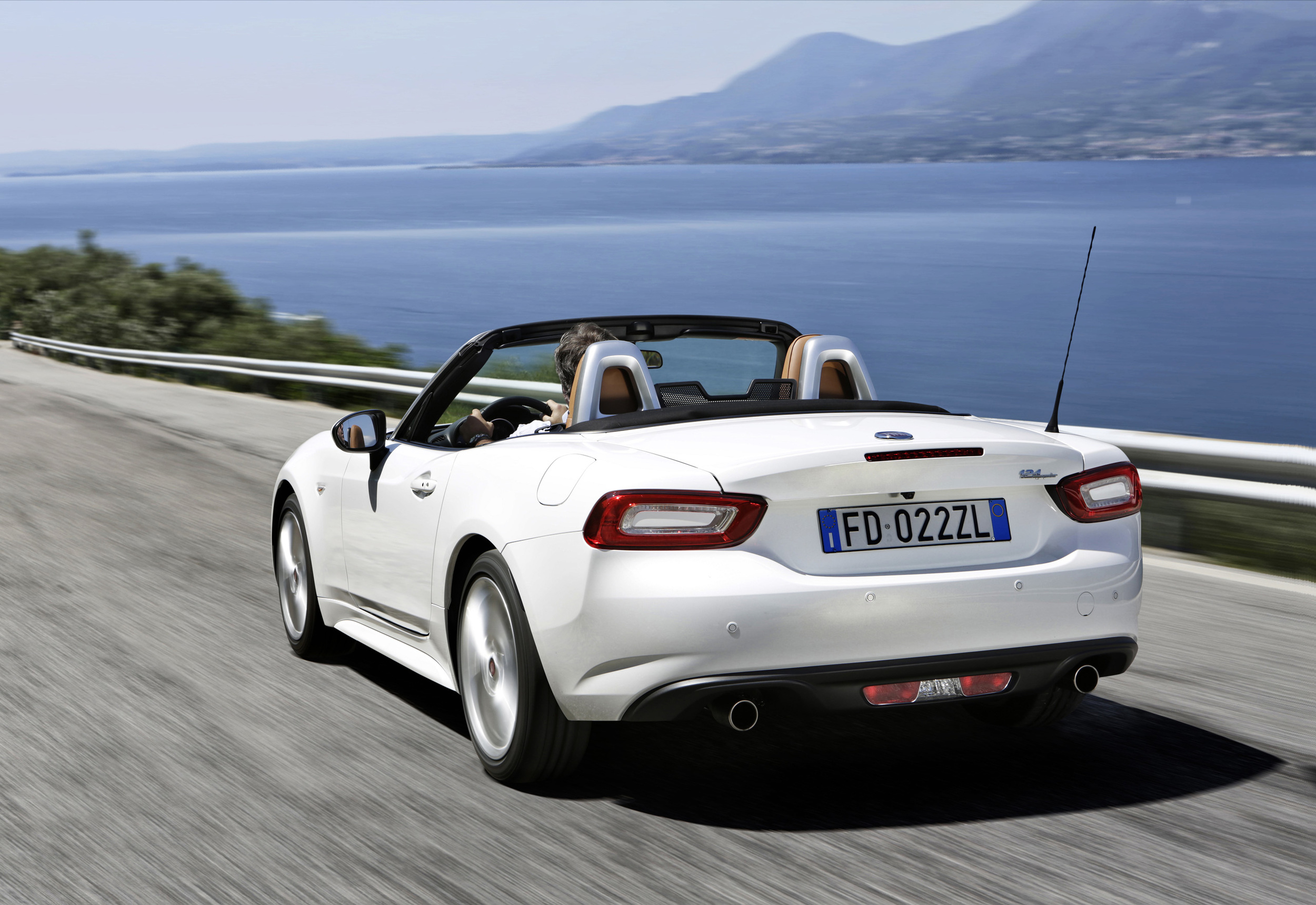 Fiat-124-Spider-_22.jpg