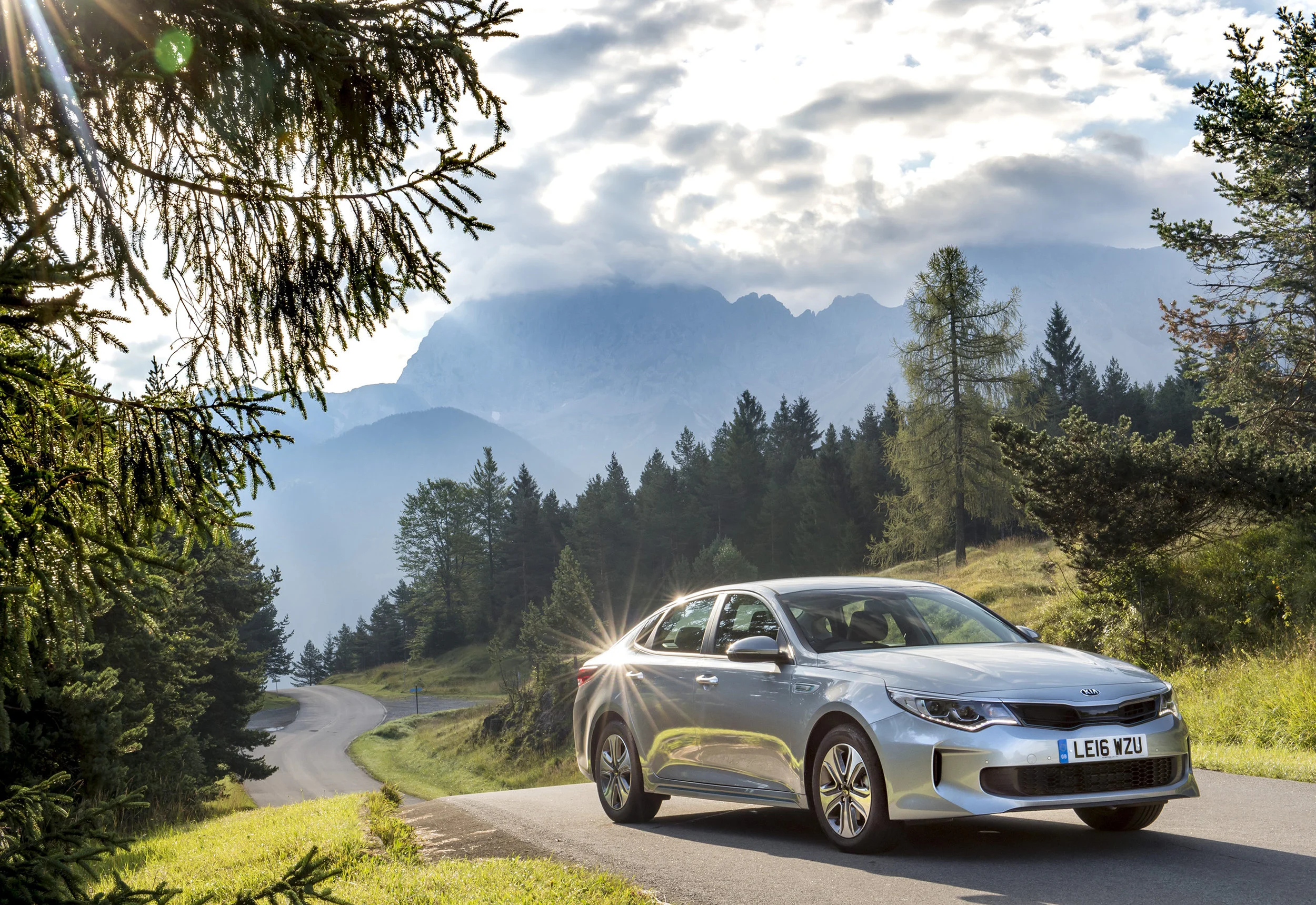 Optima Hybrid saloon - 009.JPG