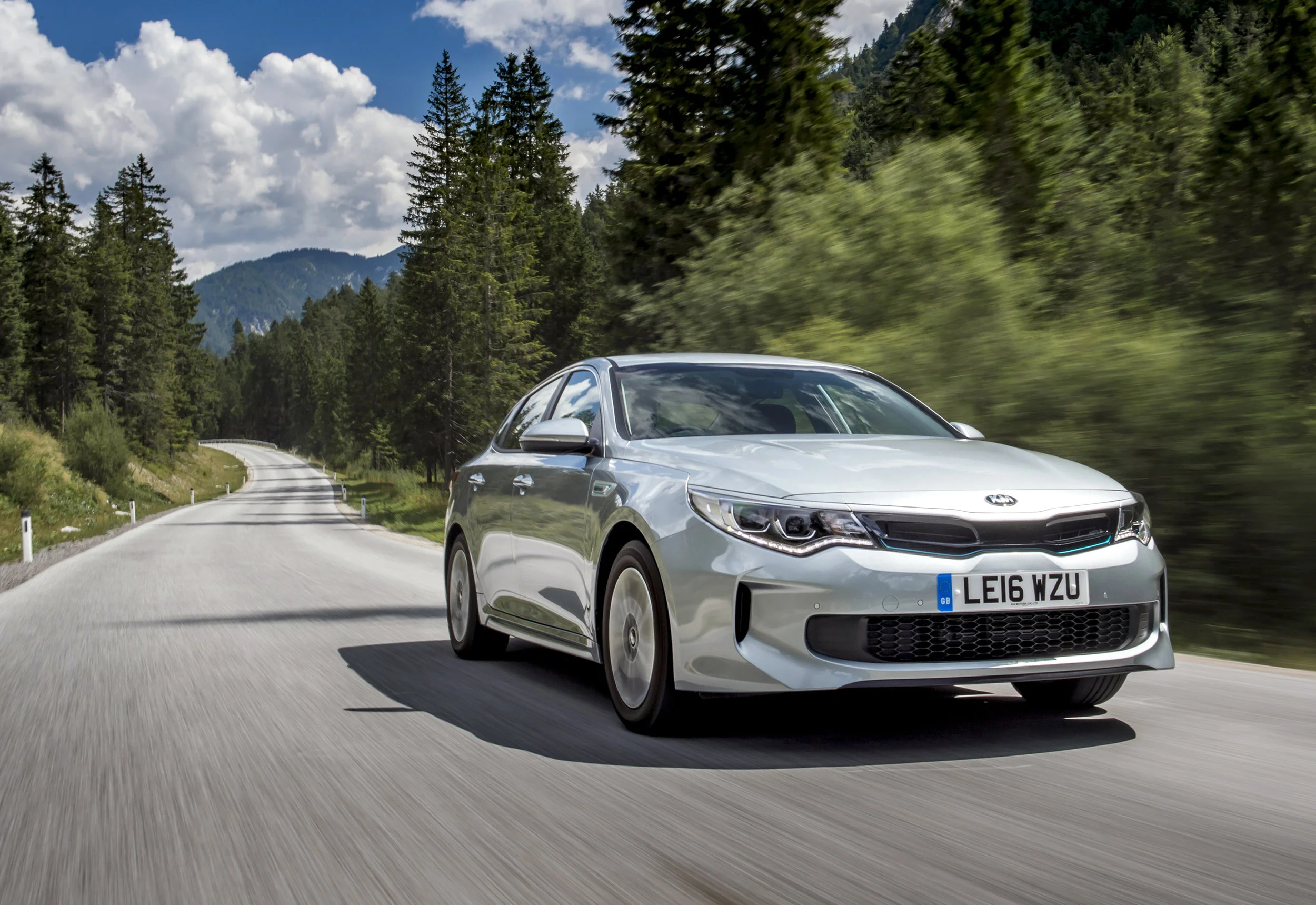 Optima Hybrid saloon - 029.JPG