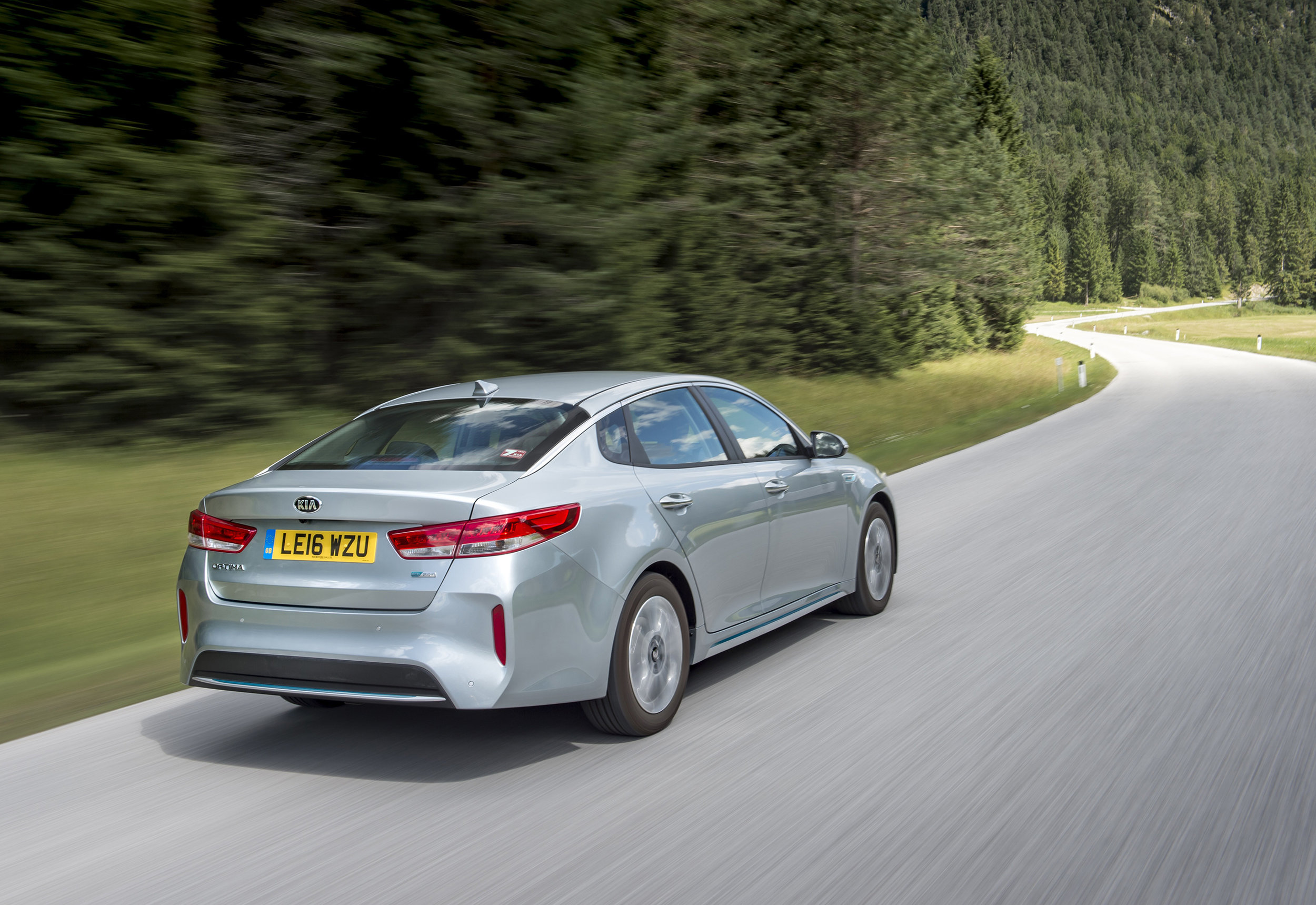 Optima Hybrid saloon - 030.JPG