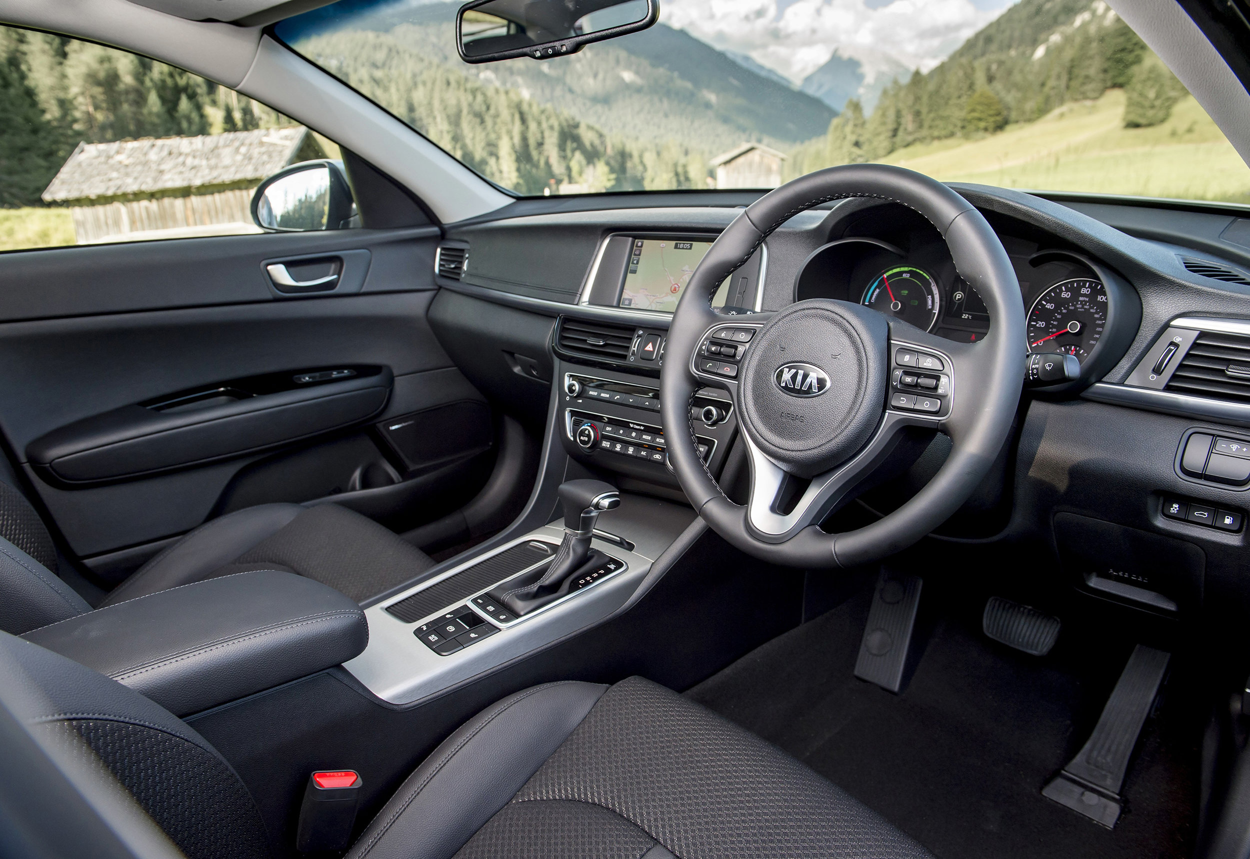 Optima Hybrid saloon - 077.JPG