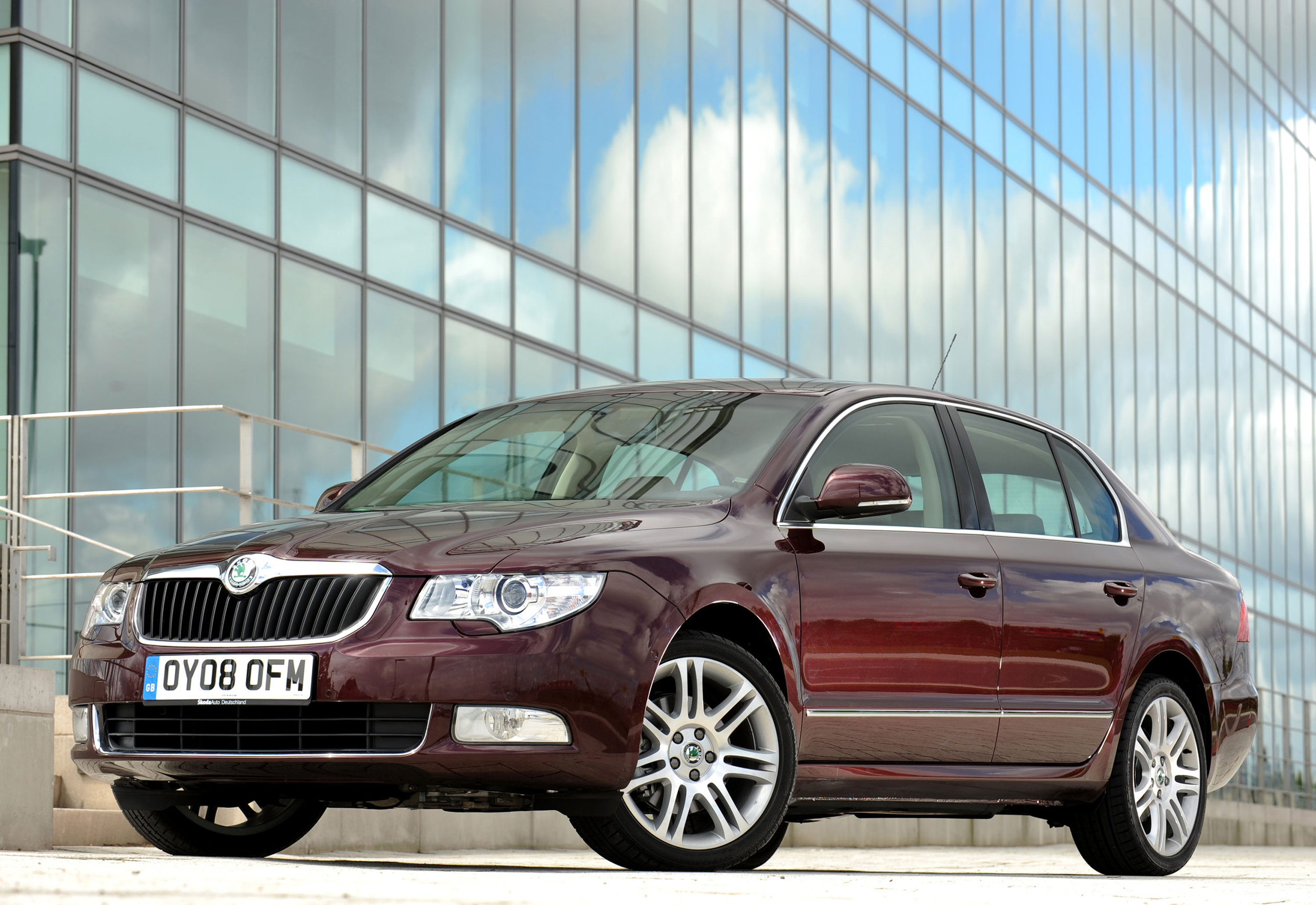 Skoda Superb MkII 07.jpg