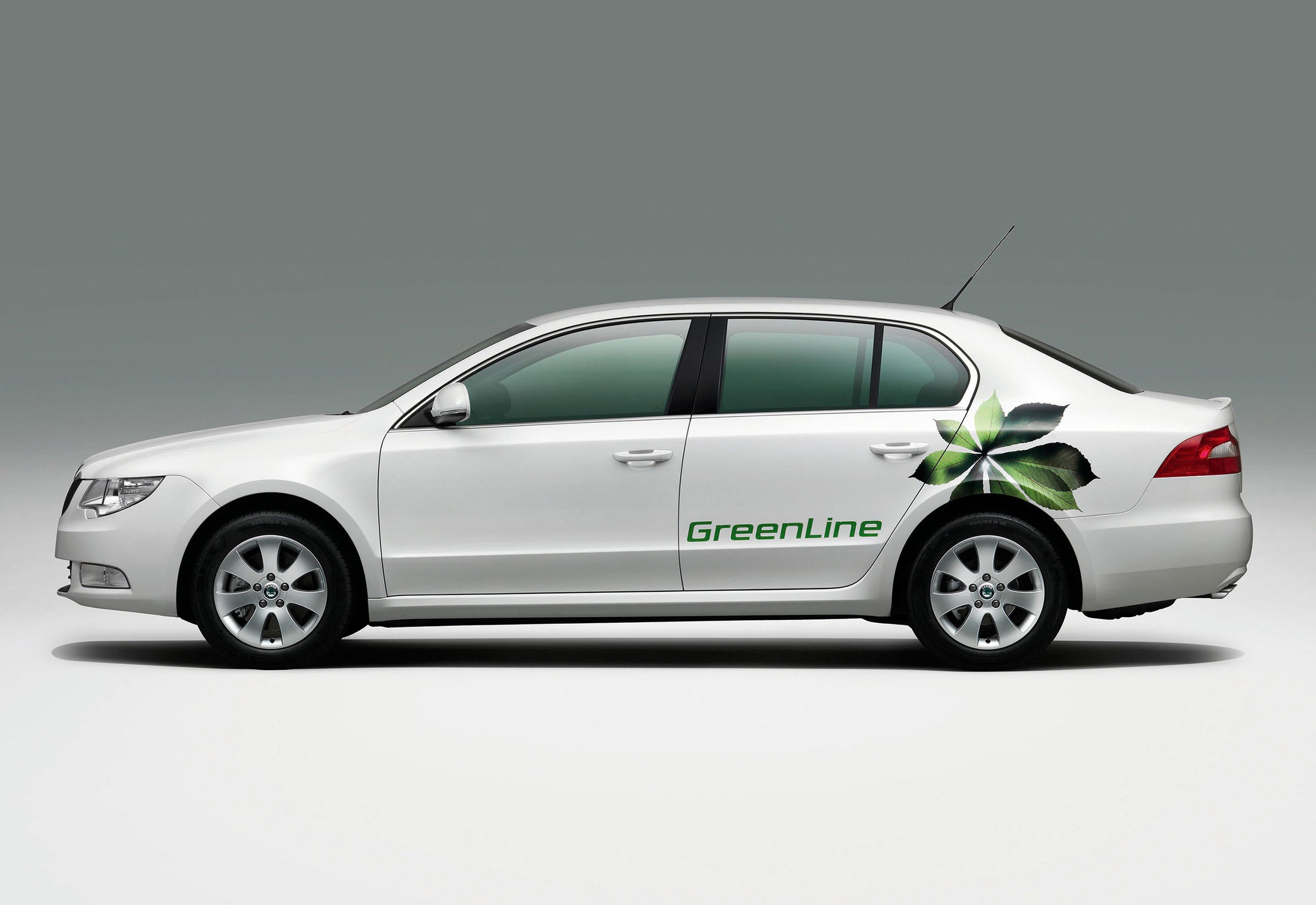 Skoda Superb MkII 03.jpg