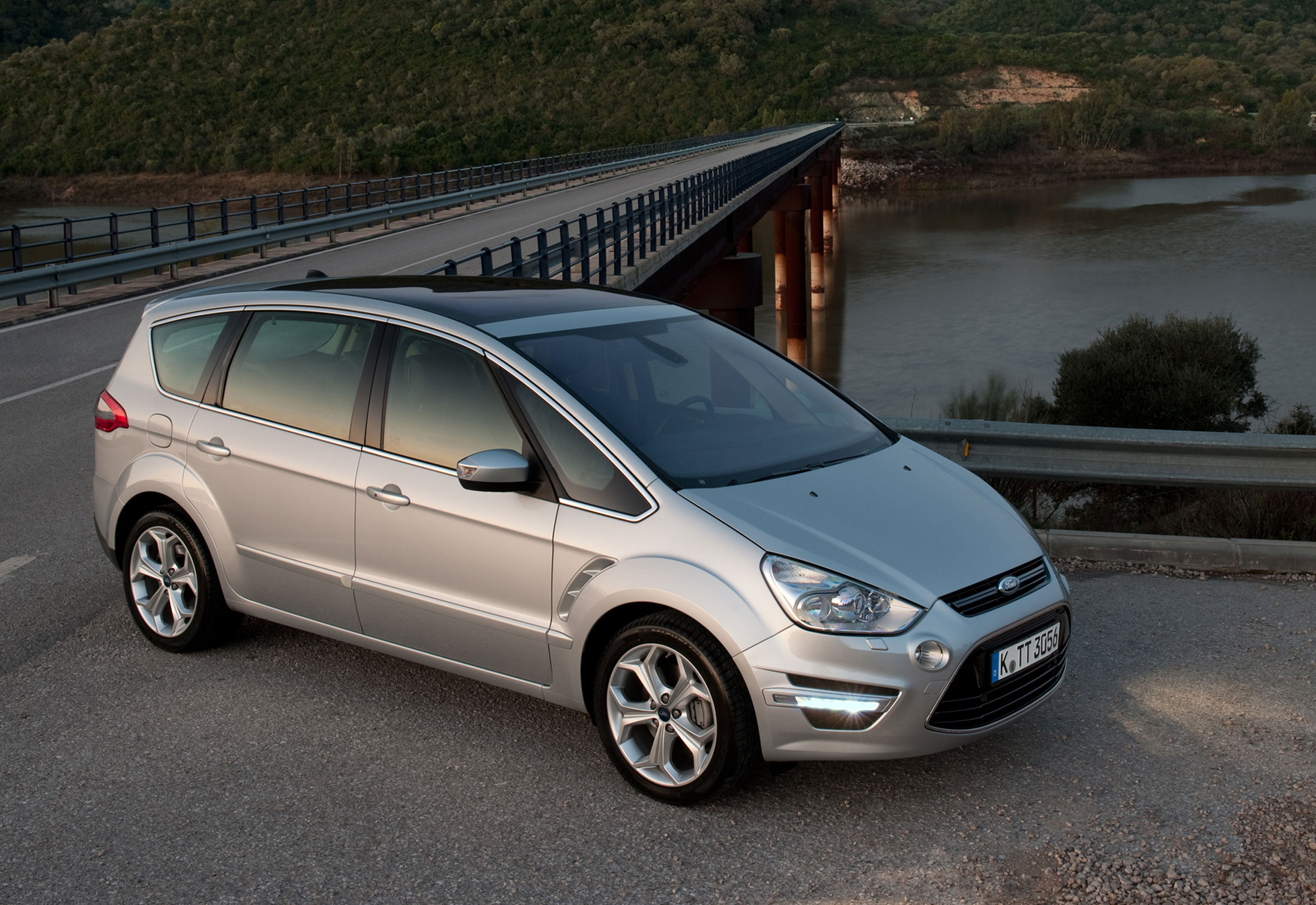 Ford S-Max -14.jpg