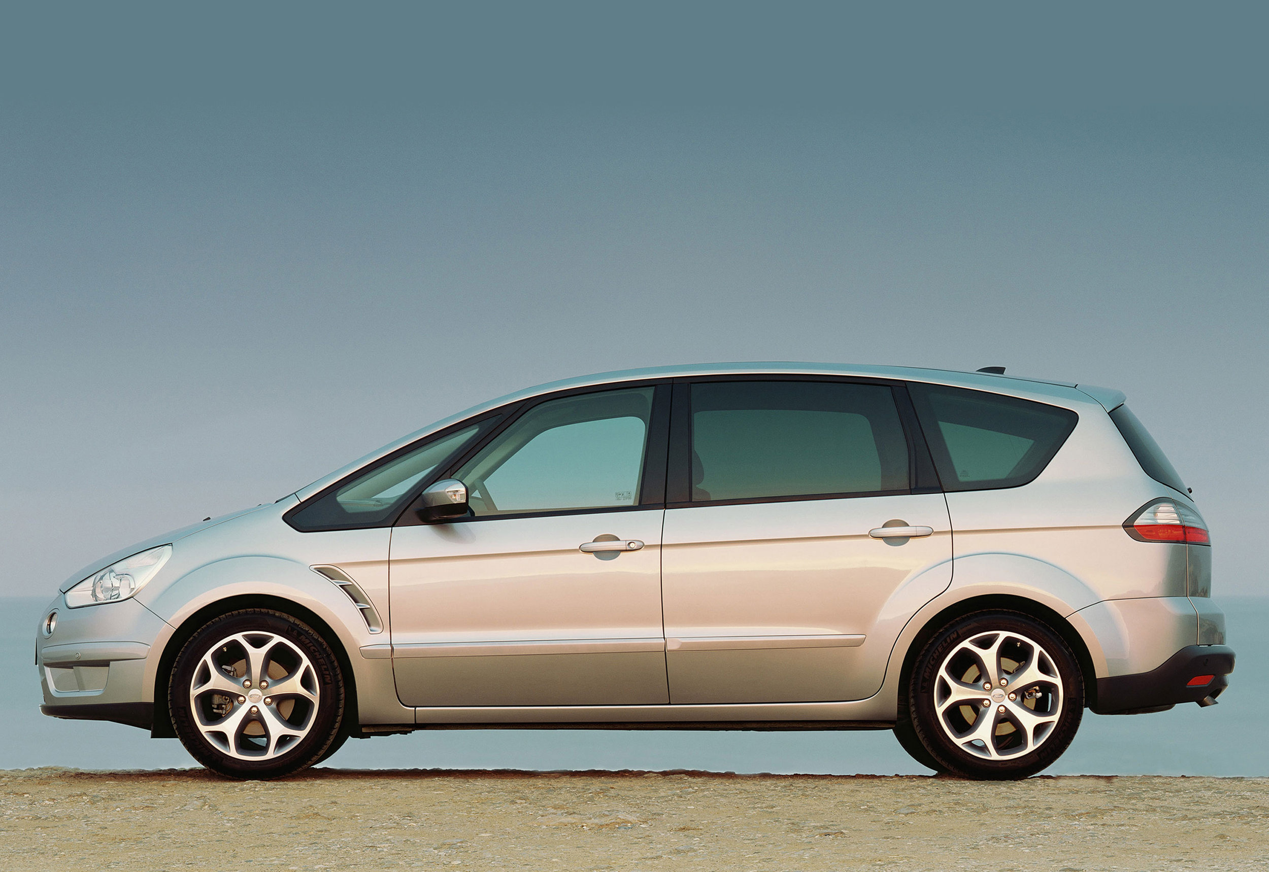 Ford S-Max -10.jpg