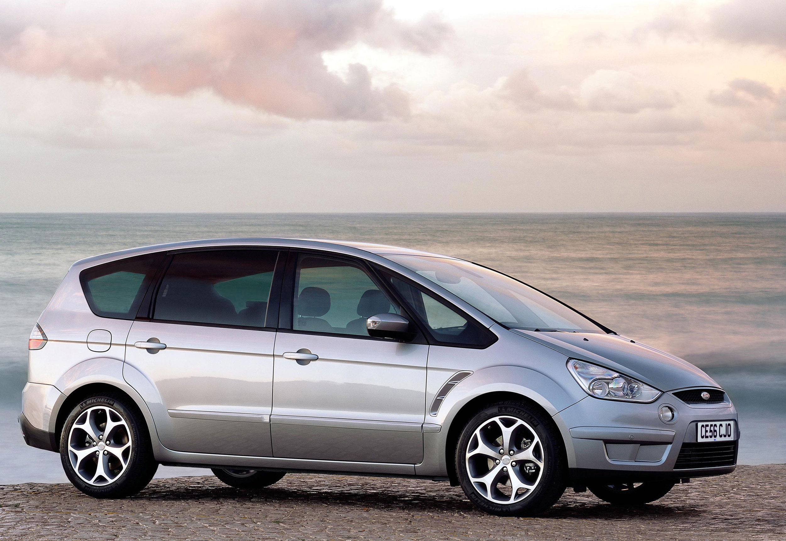 Ford S-Max -04.jpg