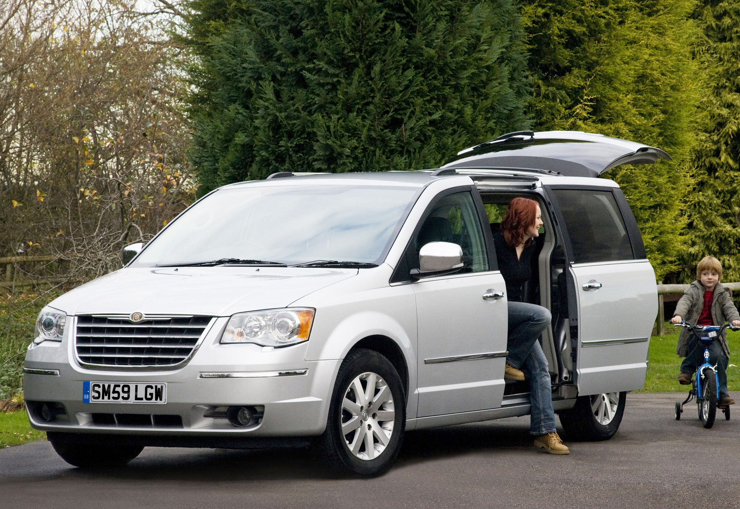 Chrysler Grand Voyager 01.jpg