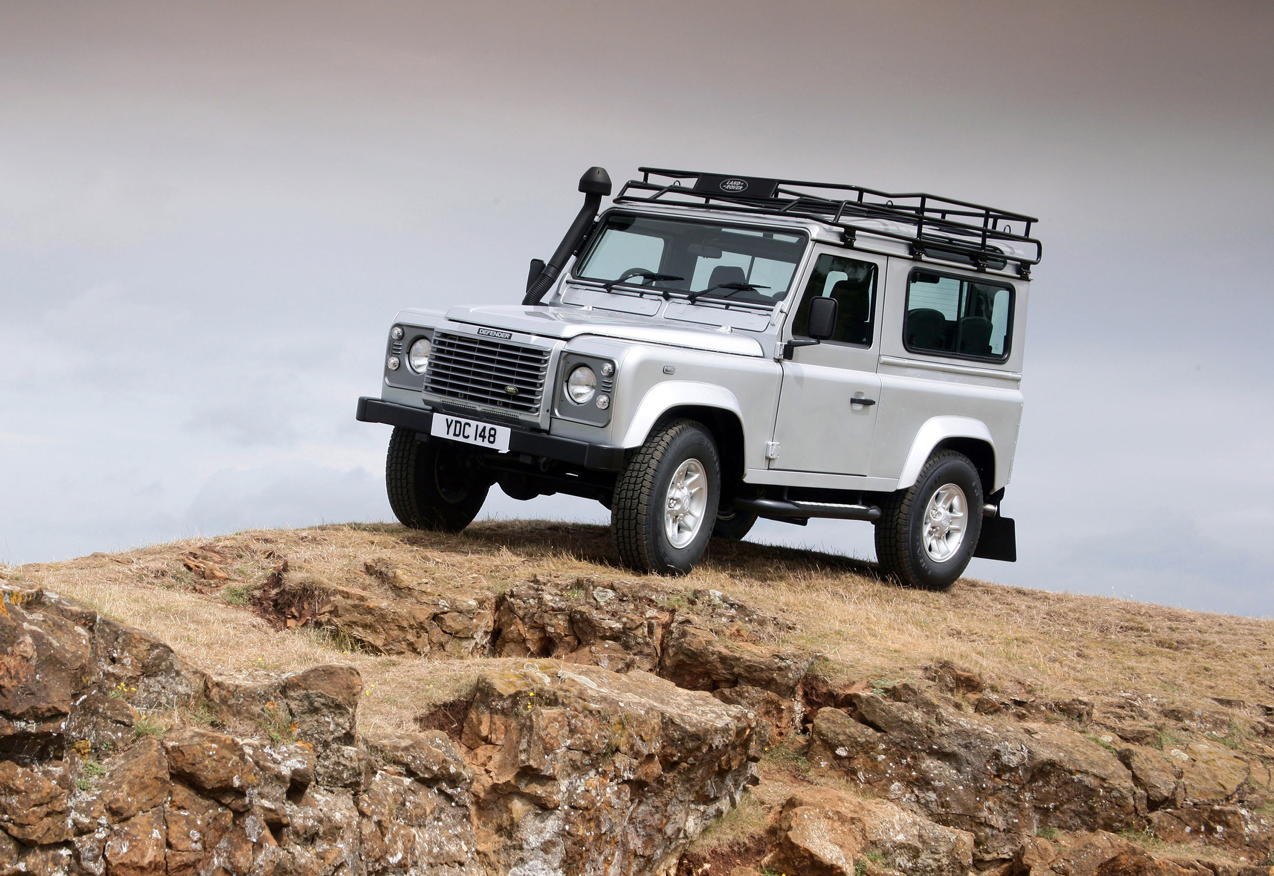 Land Rover Defender 20.jpg