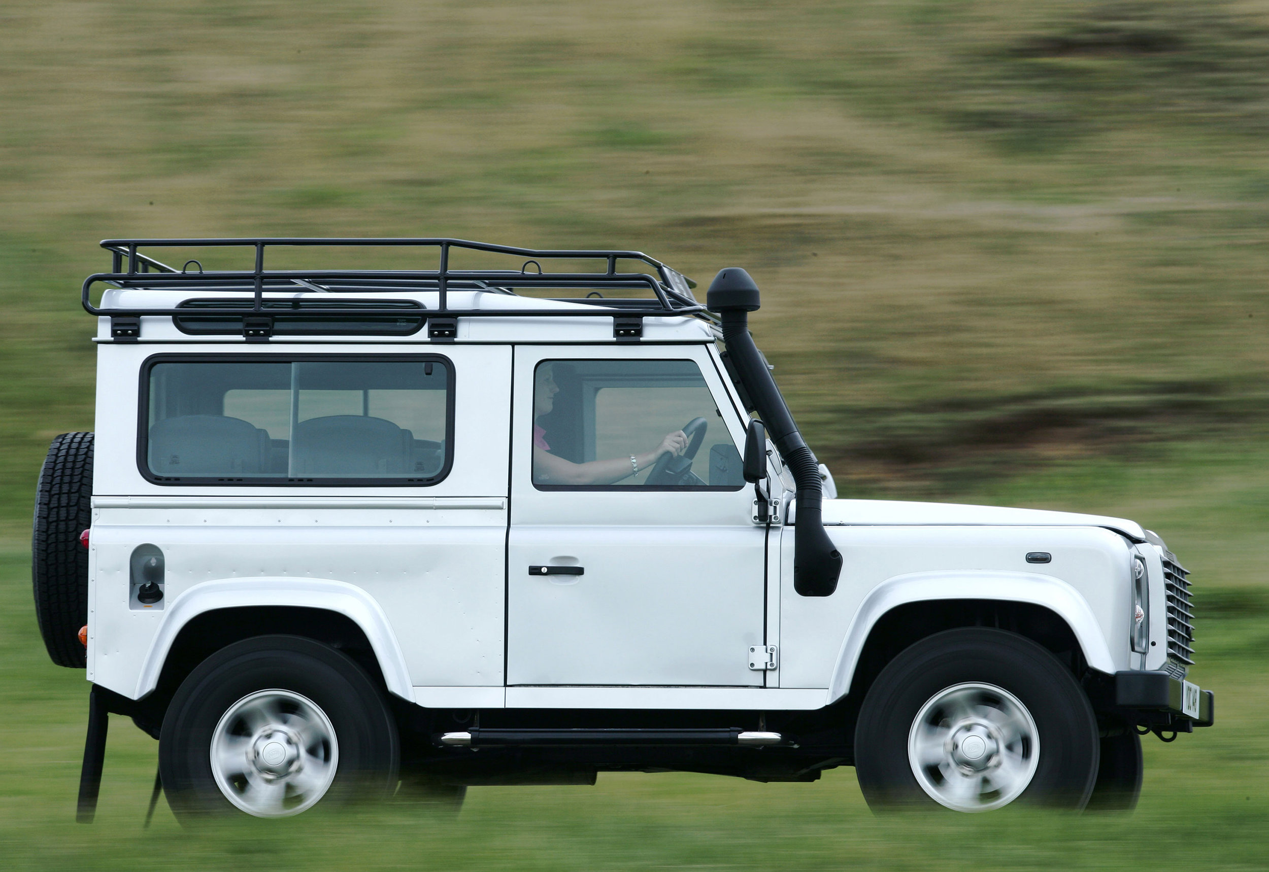 Land Rover Defender 19.jpg