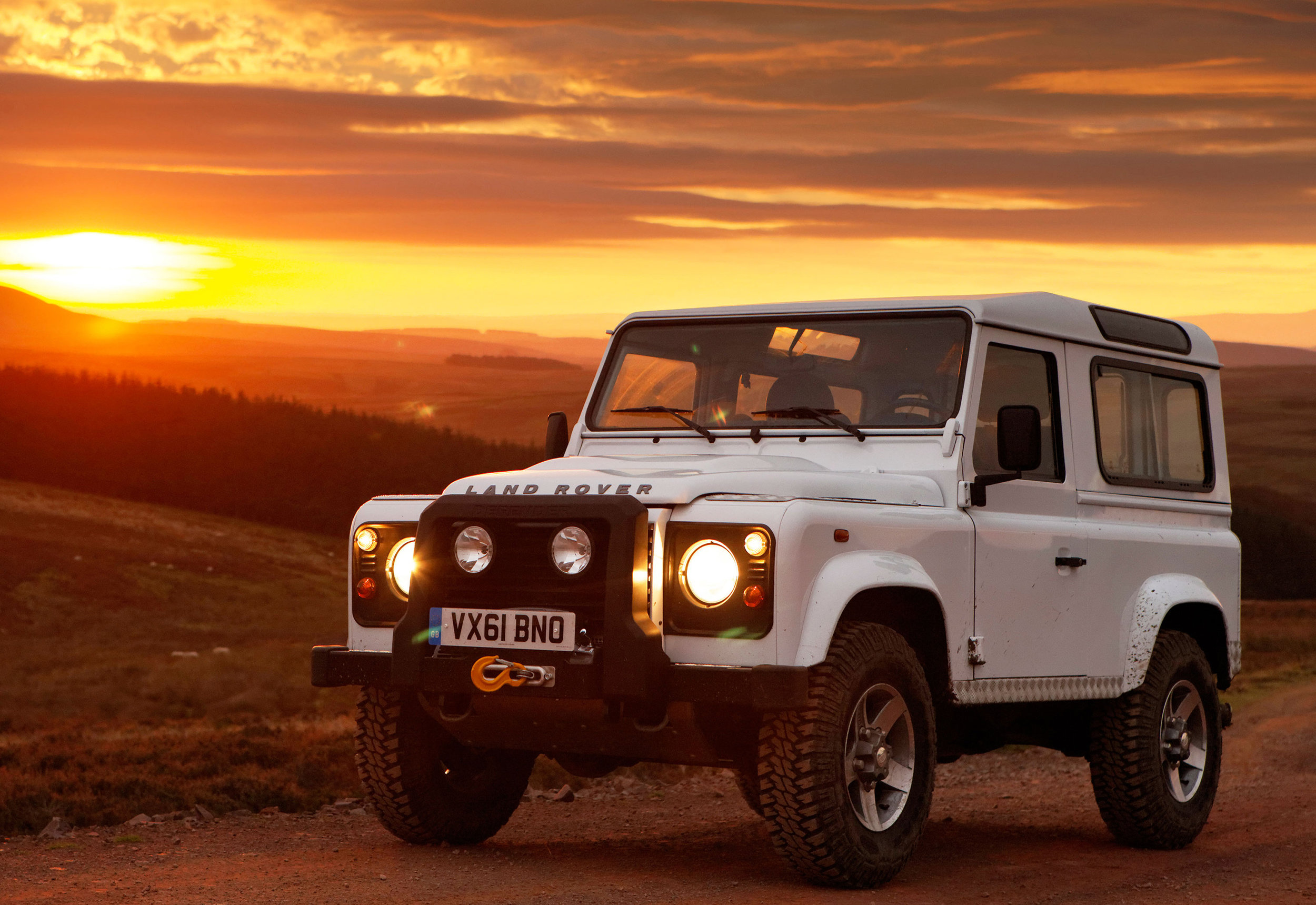 Land Rover Defender 02.jpg