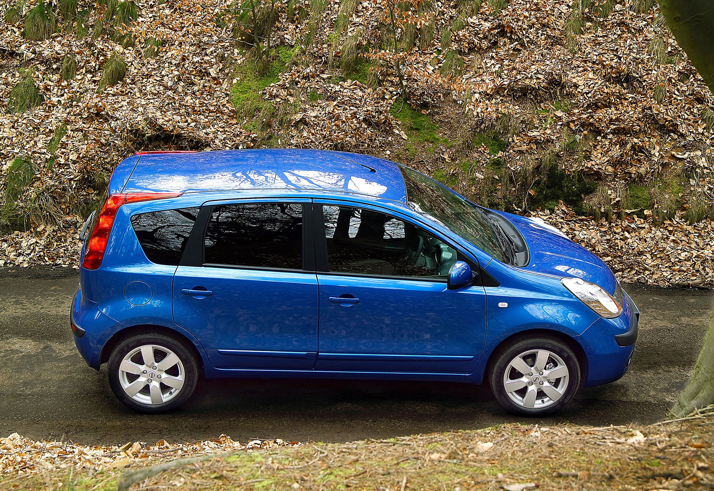 Nissan Note MkI 01.jpg