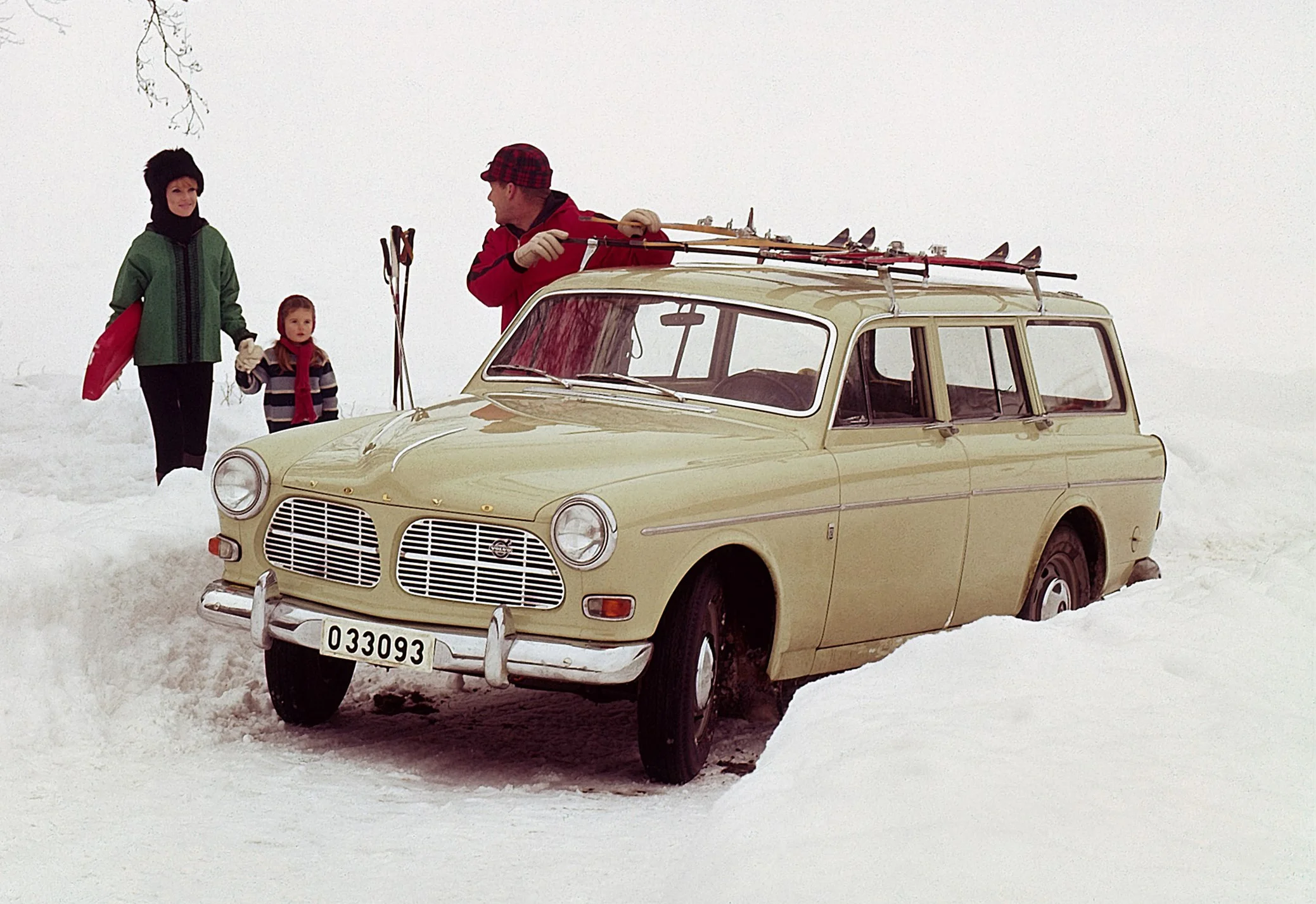 5735_Volvo_P220_Amazon.jpg