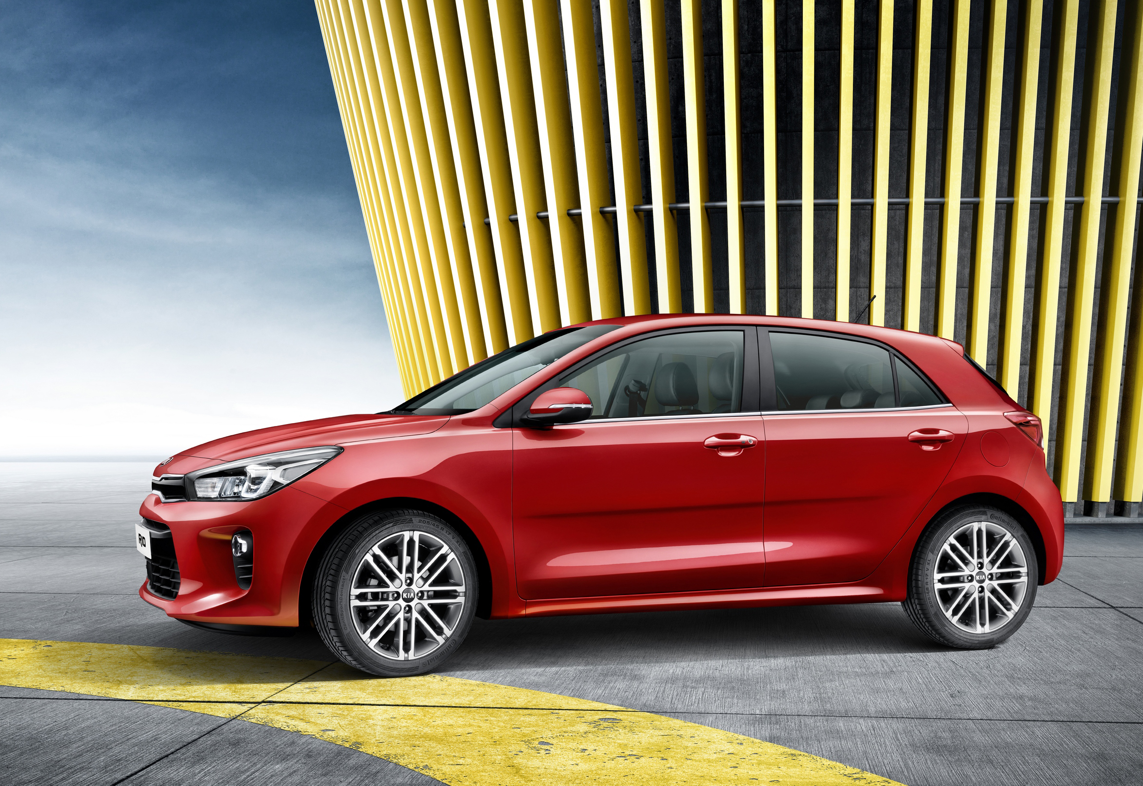 4th Generation Kia Rio_side.jpg