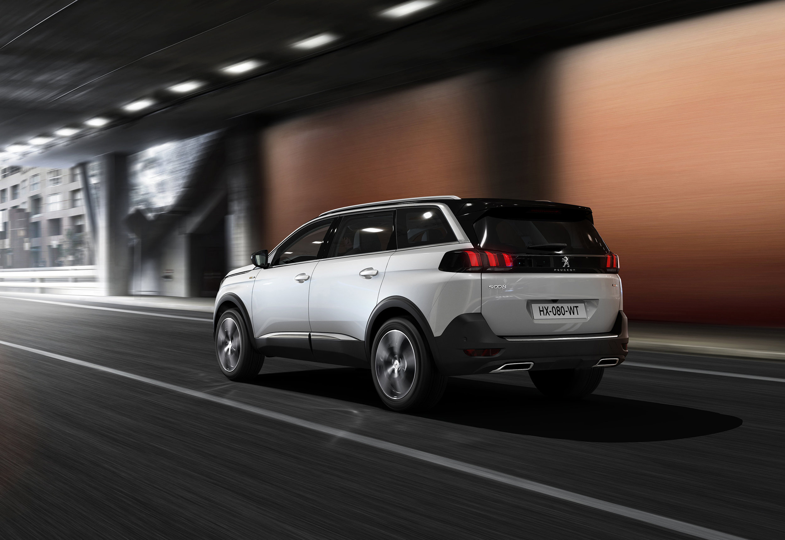 PEUGEOT_5008_SUV GT Line 0709STYP_117.jpg