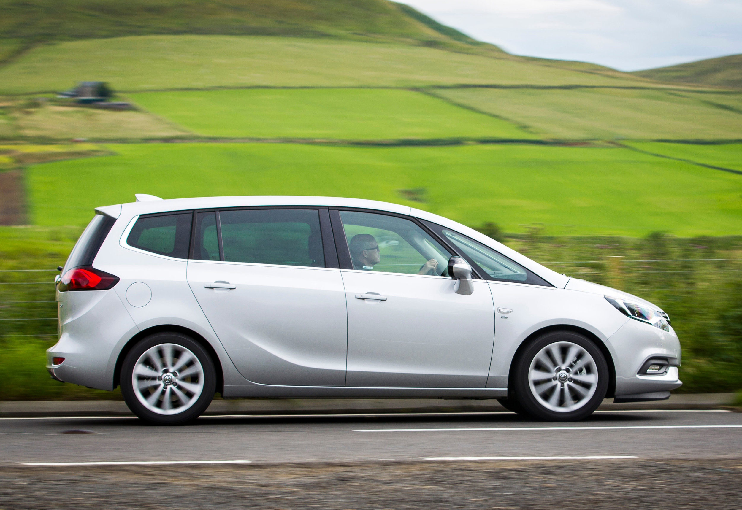 Vauxhall-Zafira-Tourer-303038.jpg