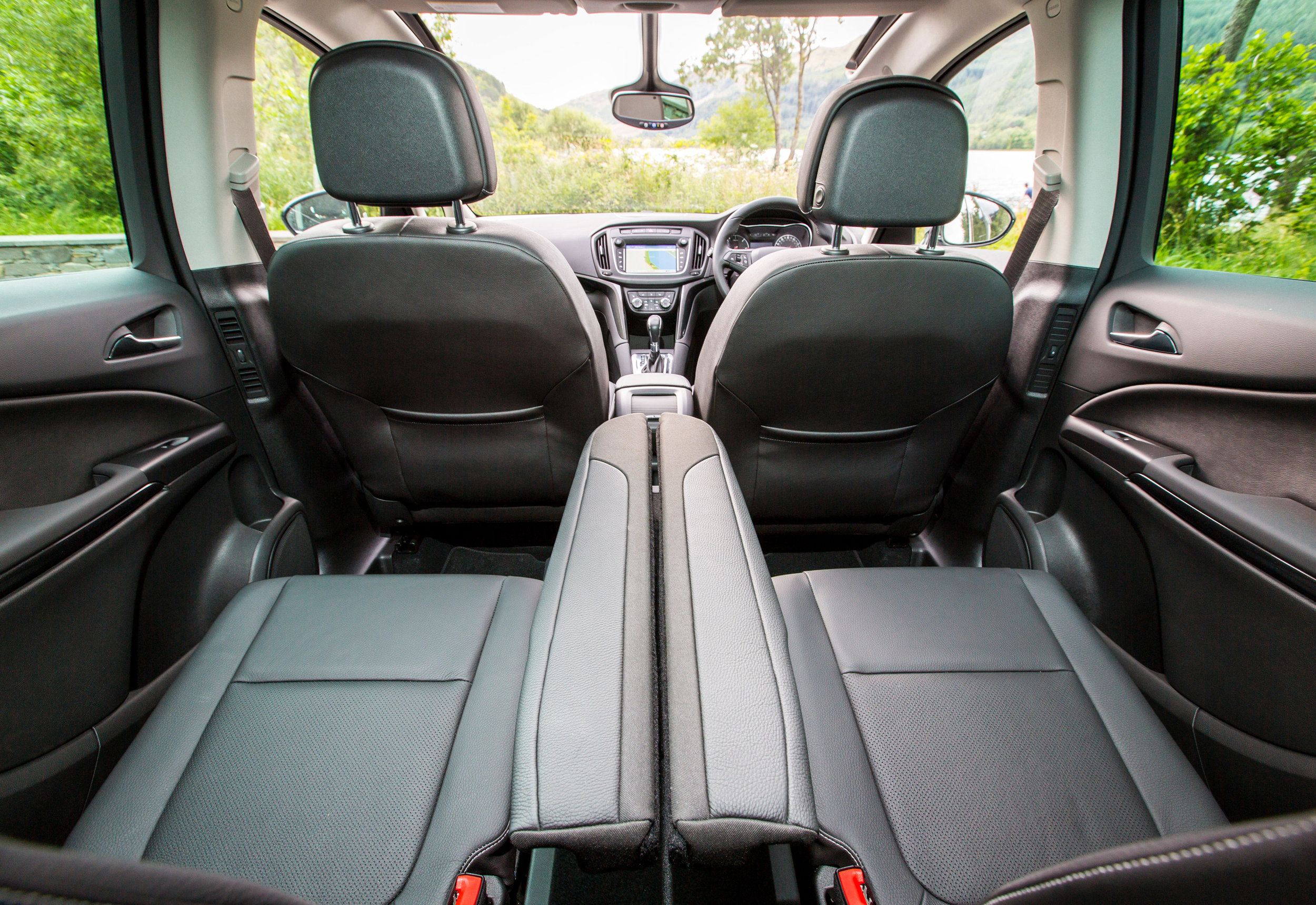 Vauxhall-Zafira-Tourer-303062.jpg