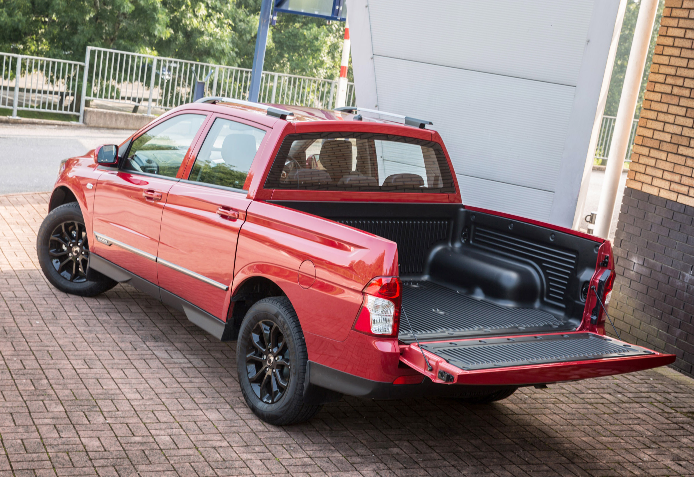 SsangYong_Musso_pick-up-1.jpg