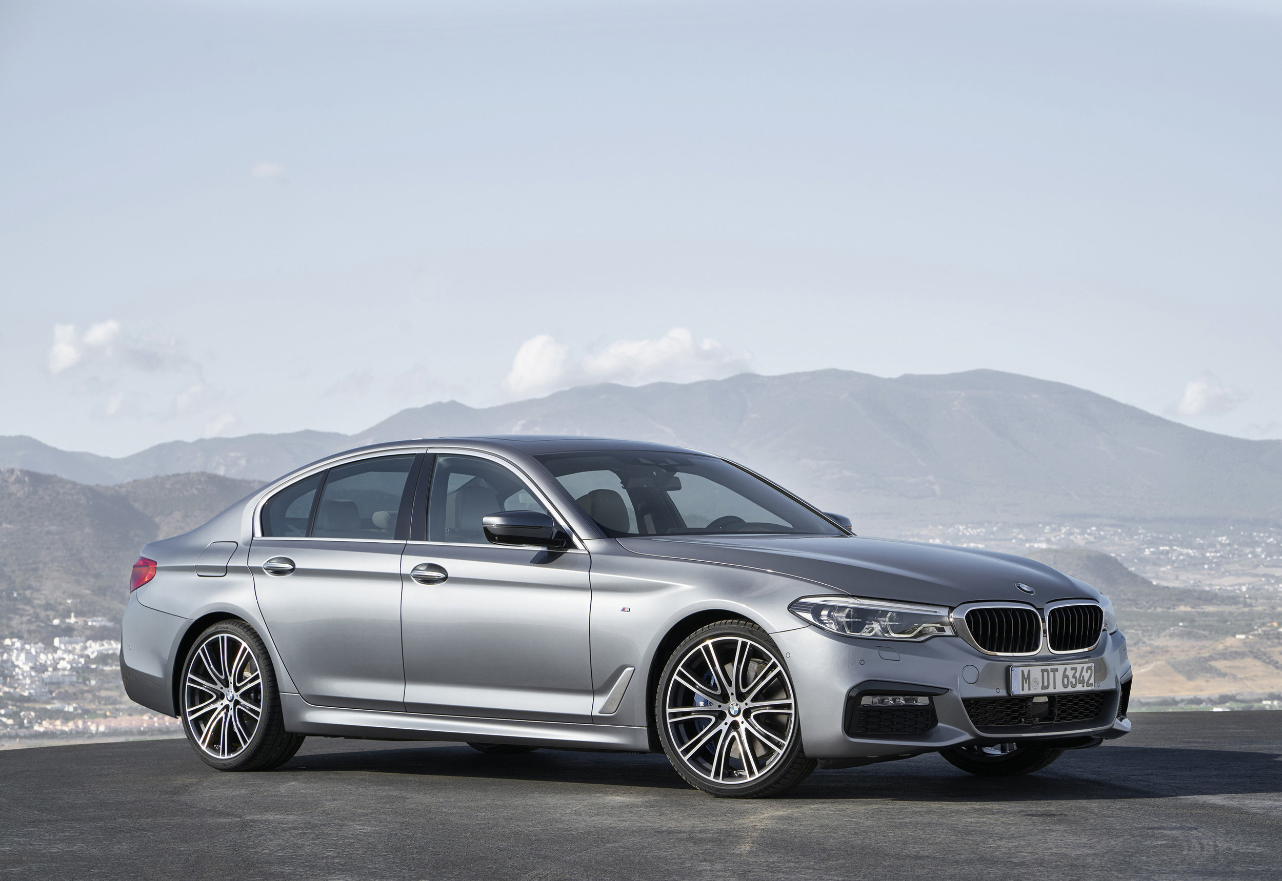 P90237212_highRes_the-new-bmw-5-series.jpg