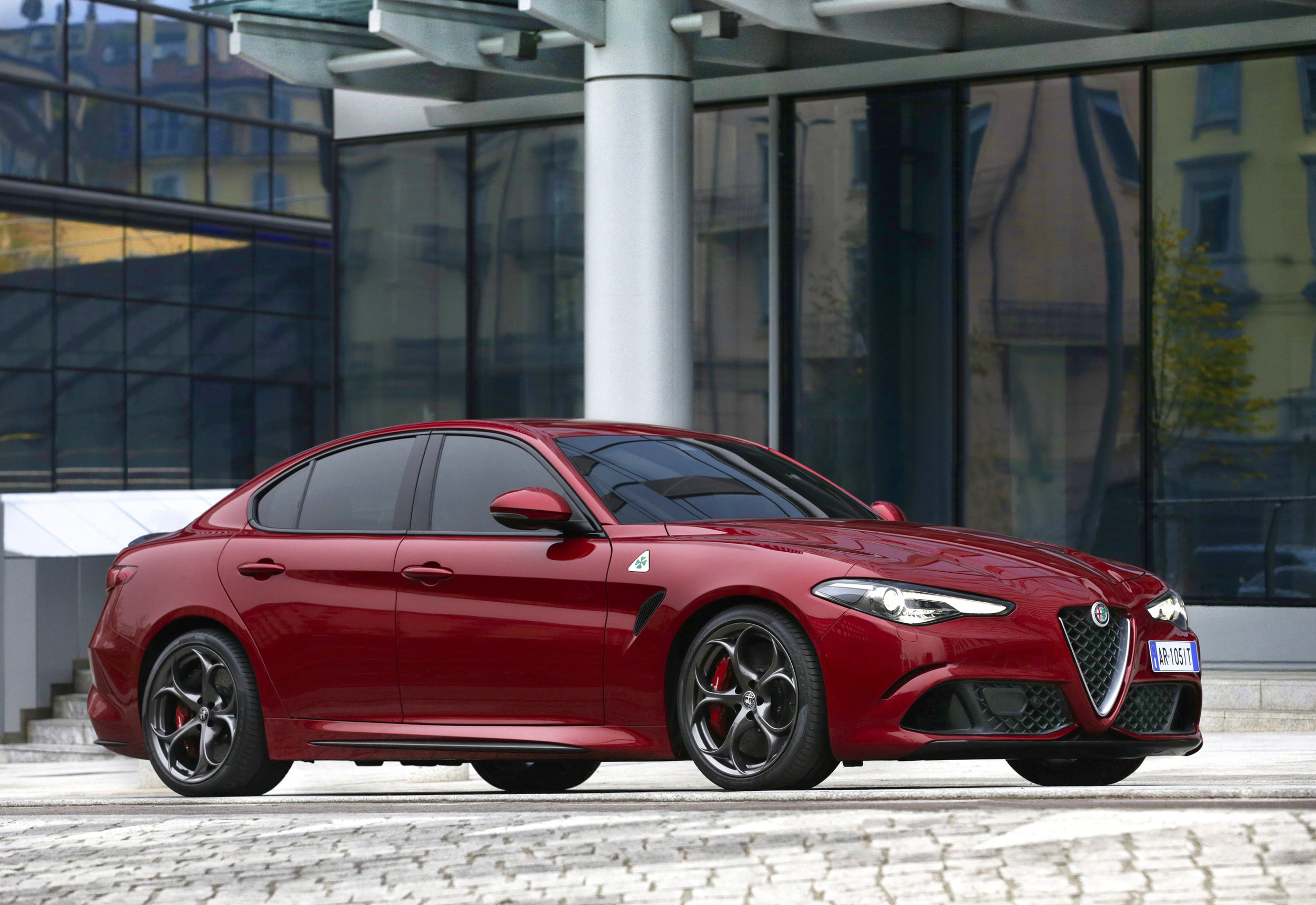 101129alfa_Alfa_Romeo_Giulia_Quadrifoglio.jpg